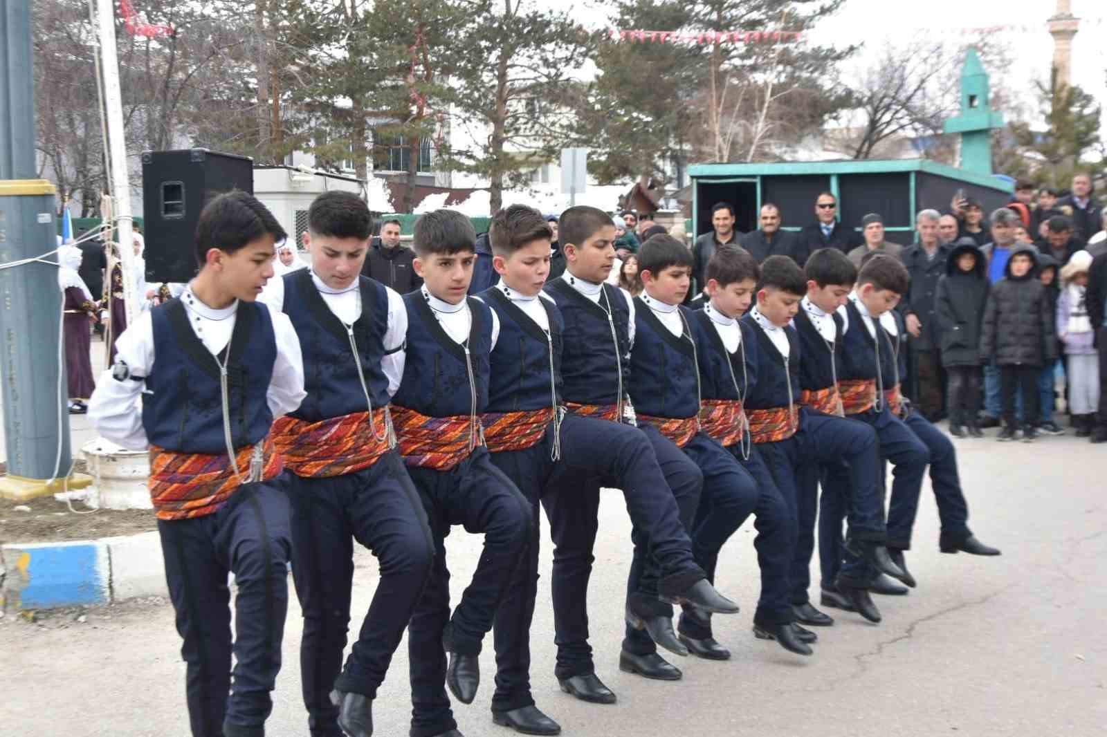 Aşkale’nin kurtuluşunun 108’inci yıl dönümü coşkuyla kutlandı
Aşkale’nin kurtuluşunun 108’inci yıl dönümü coşkuyla kutlandı