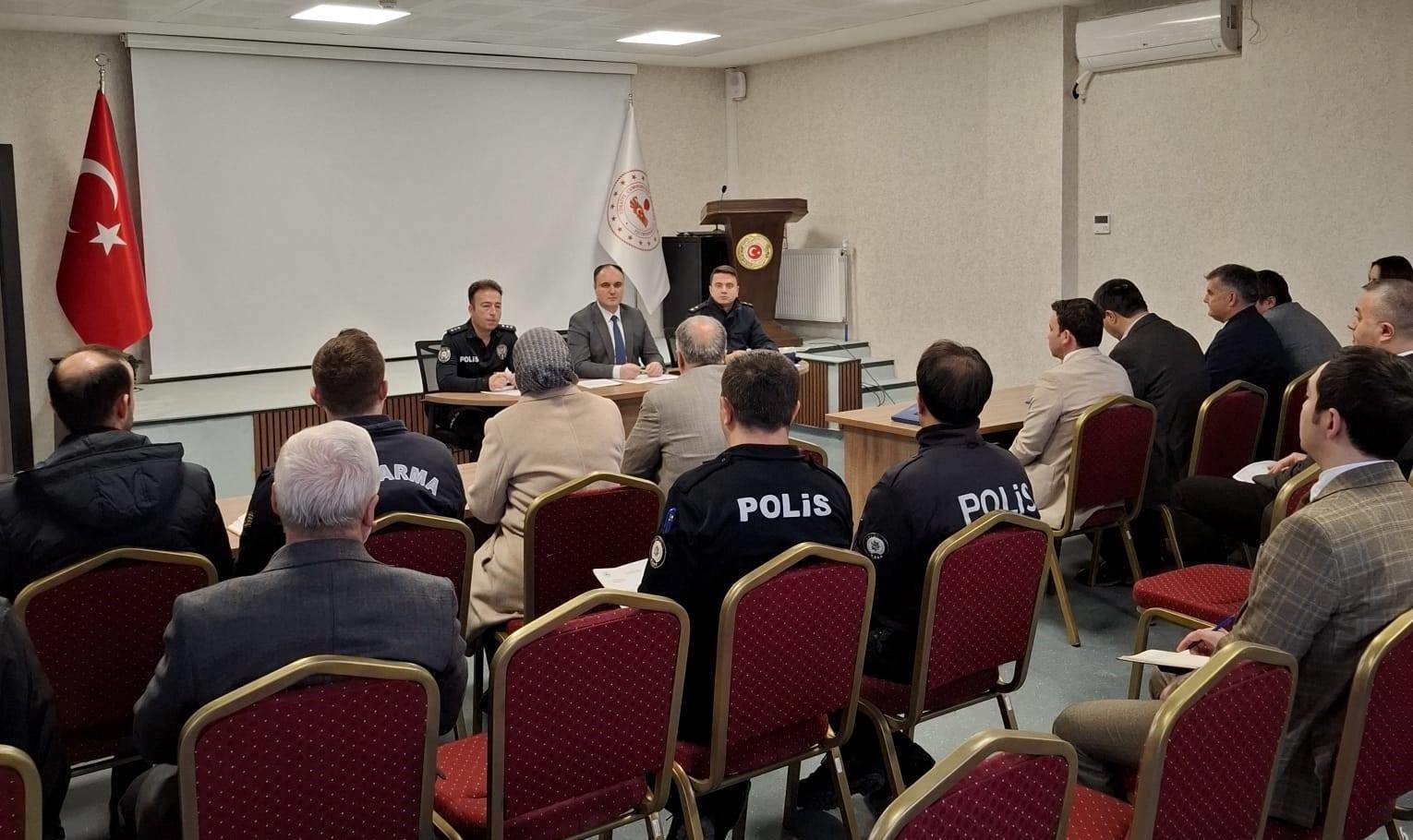 Aslanapa’da eğitim-öğretim yılı tedbirleri toplantısı yapıldı
