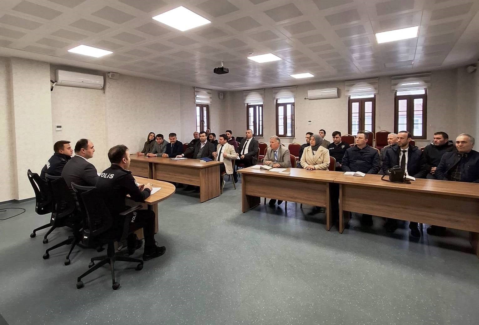 Aslanapa’da eğitim-öğretim yılı tedbirleri toplantısı yapıldı
