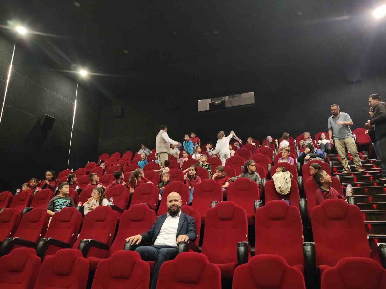 Aslanapa’da Kur’an kursu öğrencileri "571 Rahmet Peygamberi Hz Muhammed" filmini izledi
