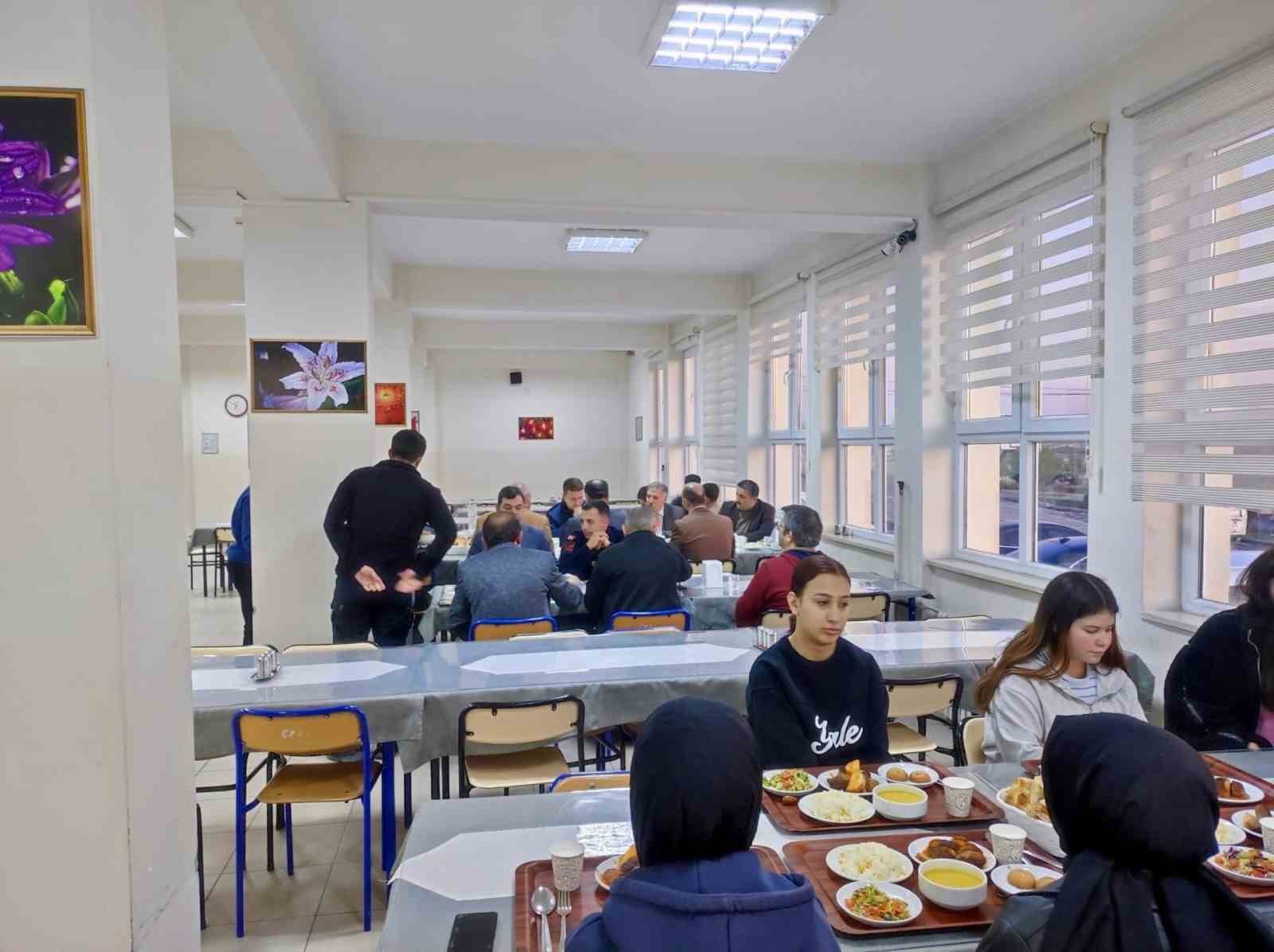 Aslanapa’da "Maarifin Kalbinde Ramazan İftar Buluşması"
