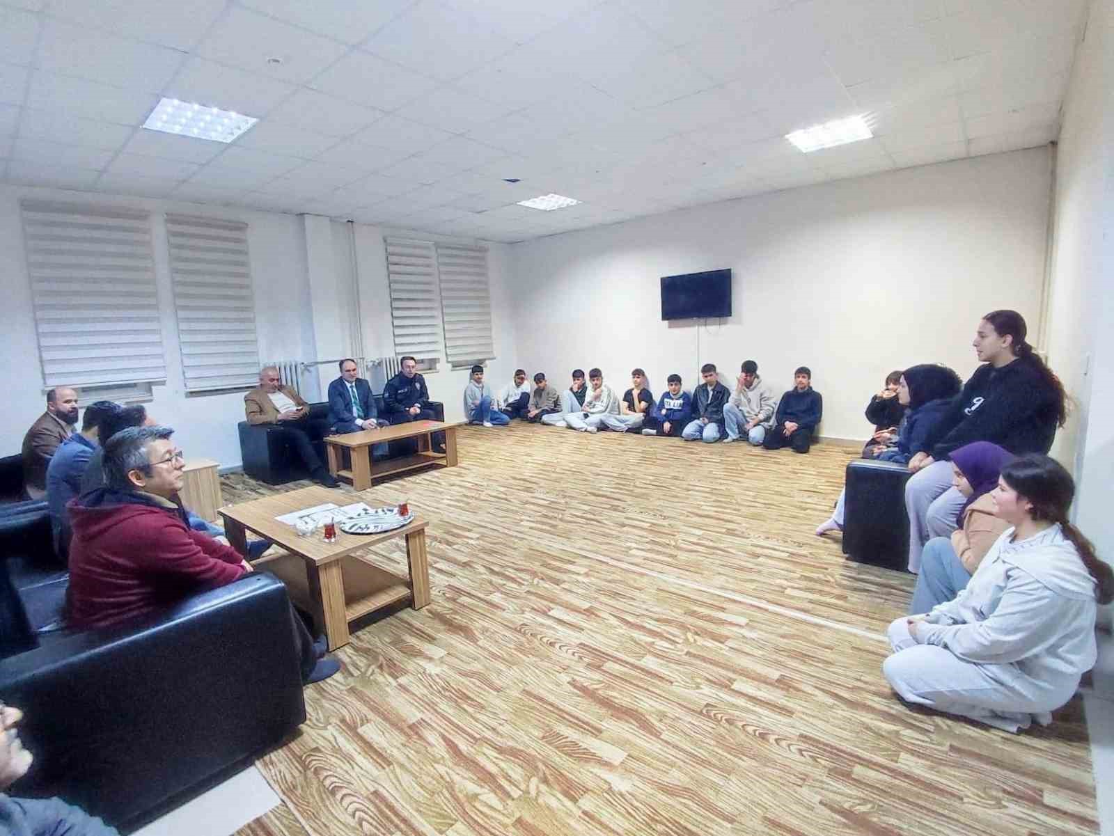 Aslanapa’da "Maarifin Kalbinde Ramazan İftar Buluşması"
