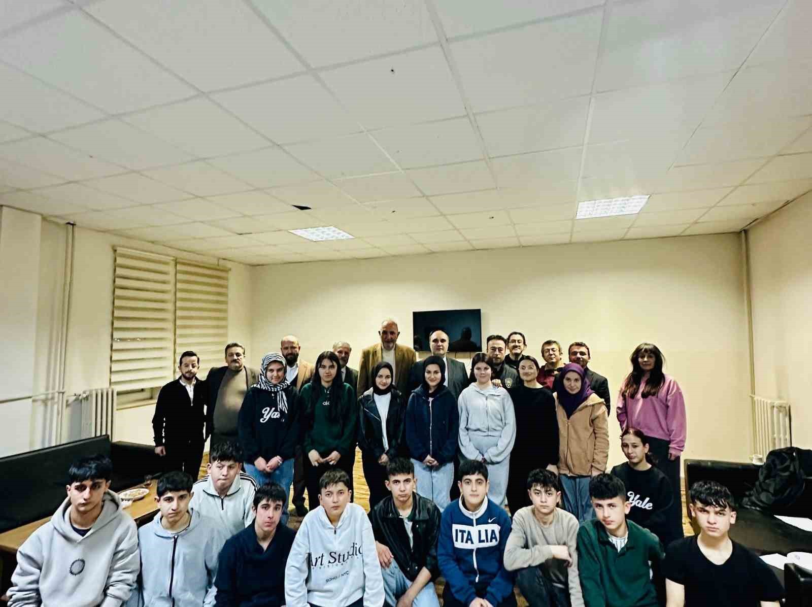 Aslanapa’da "Maarifin Kalbinde Ramazan İftar Buluşması"
