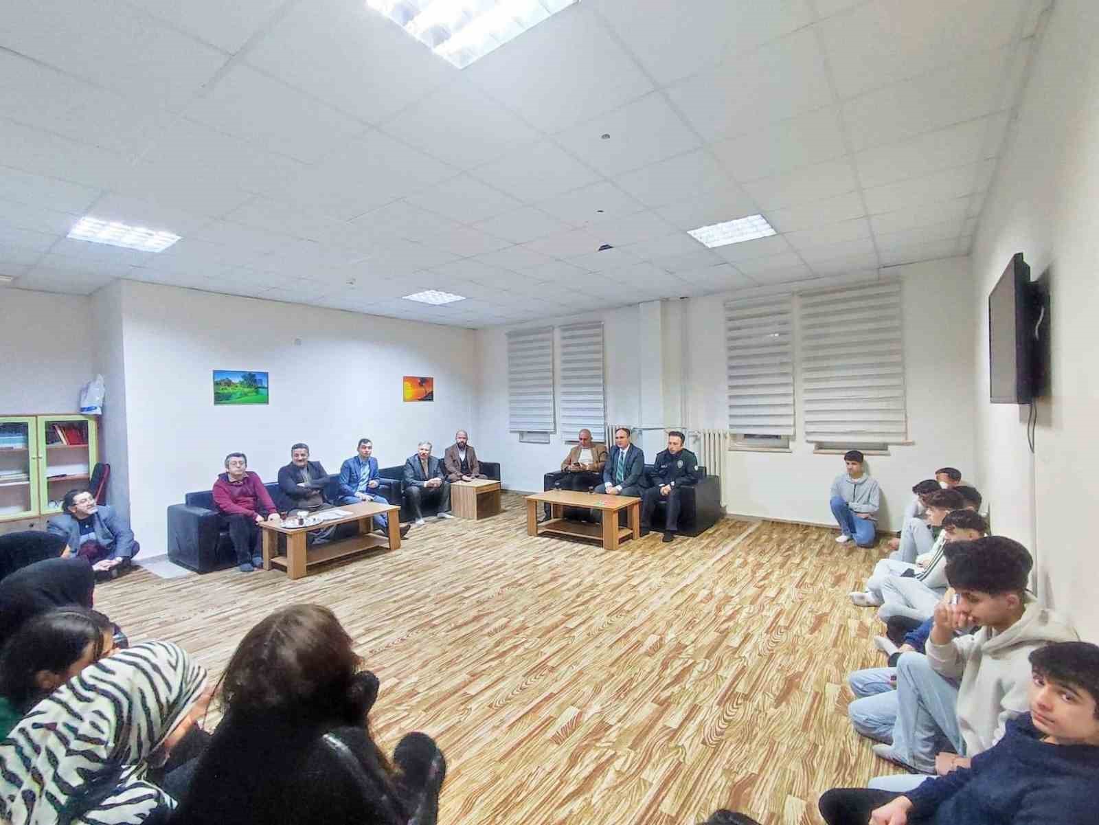 Aslanapa’da "Maarifin Kalbinde Ramazan İftar Buluşması"
