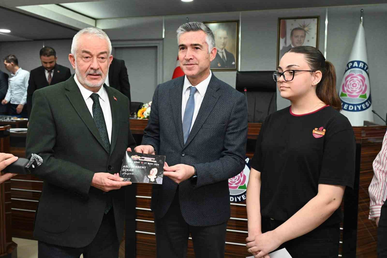 Aslı Derbent Özkan Lisesi öğrencileri Belediye Meclisi’ne konuk oldu
Aslı Derbent Özkan Lisesi öğrencileri Belediye Meclisi’ne konuk oldu