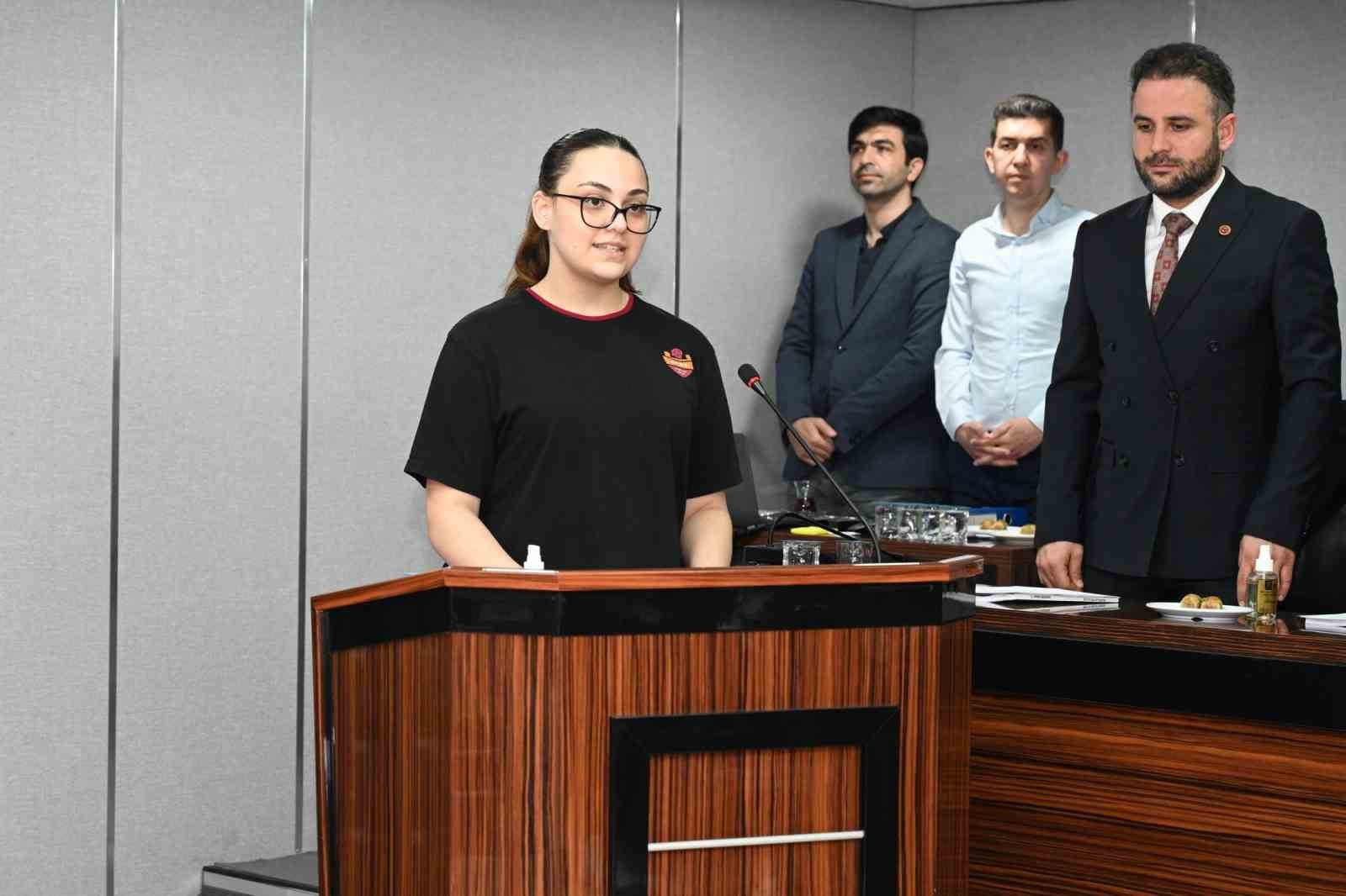 Aslı Derbent Özkan Lisesi öğrencileri Belediye Meclisi’ne konuk oldu
Aslı Derbent Özkan Lisesi öğrencileri Belediye Meclisi’ne konuk oldu