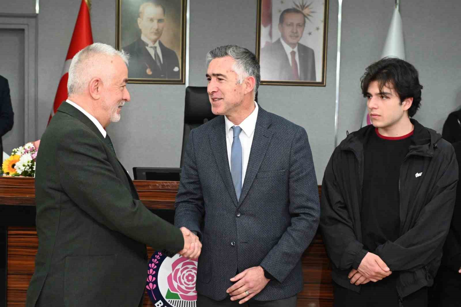 Aslı Derbent Özkan Lisesi öğrencileri Belediye Meclisi’ne konuk oldu
Aslı Derbent Özkan Lisesi öğrencileri Belediye Meclisi’ne konuk oldu