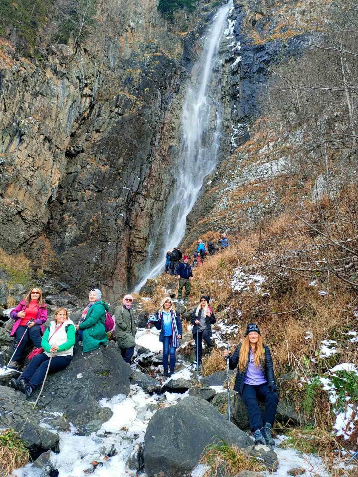 Asmasu Şelalesi’ne yürüdüler
Asmasu Şelalesi’ne yürüdüler