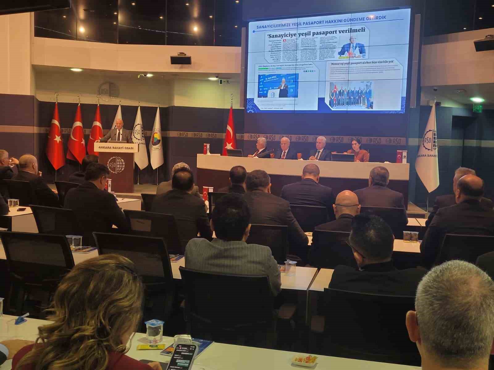ASO Başkanı Ardıç: "Yeşil pasaportun verilmesi esas alınmalıdır"
ASO Başkanı Ardıç: "Yeşil pasaportun verilmesi esas alınmalıdır"