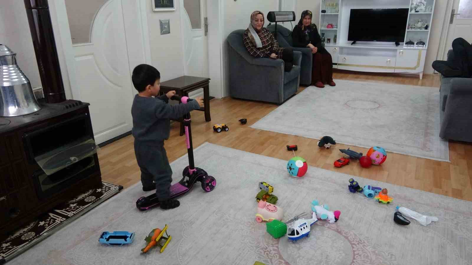 Asrın felaketinin simge bebeklerinden Korkmaz bebek şimdi 3 yaşında
