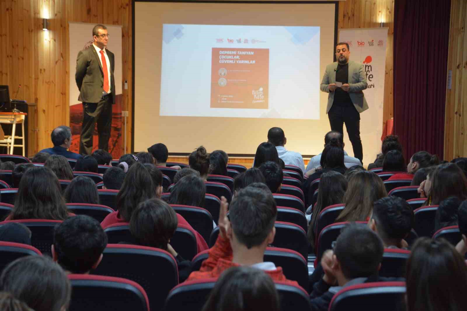 "Asrın felaketi"nin yıl dönümünde öğrencilere deprem eğitimi
