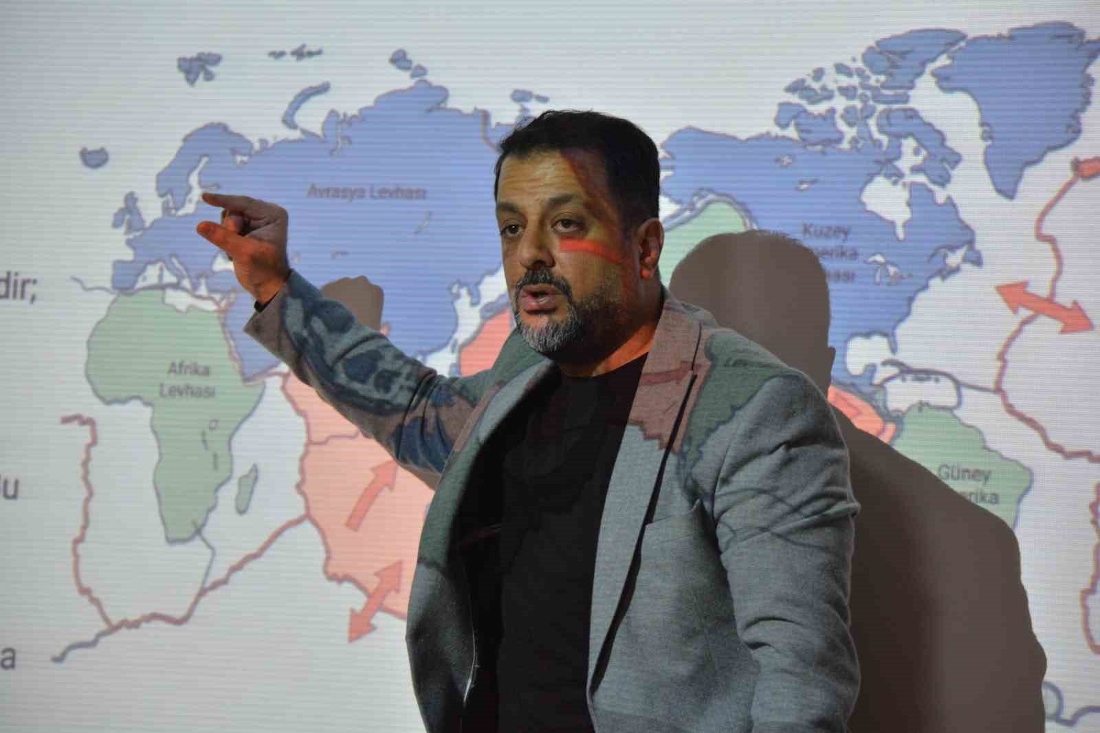 "Asrın felaketi"nin yıl dönümünde öğrencilere deprem eğitimi
