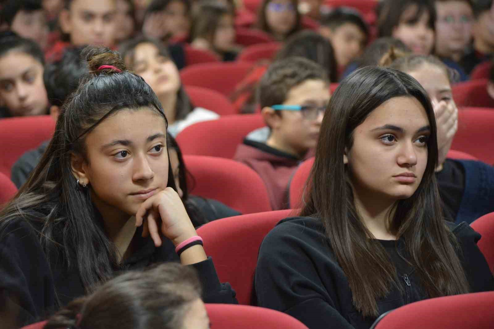 "Asrın felaketi"nin yıl dönümünde öğrencilere deprem eğitimi
