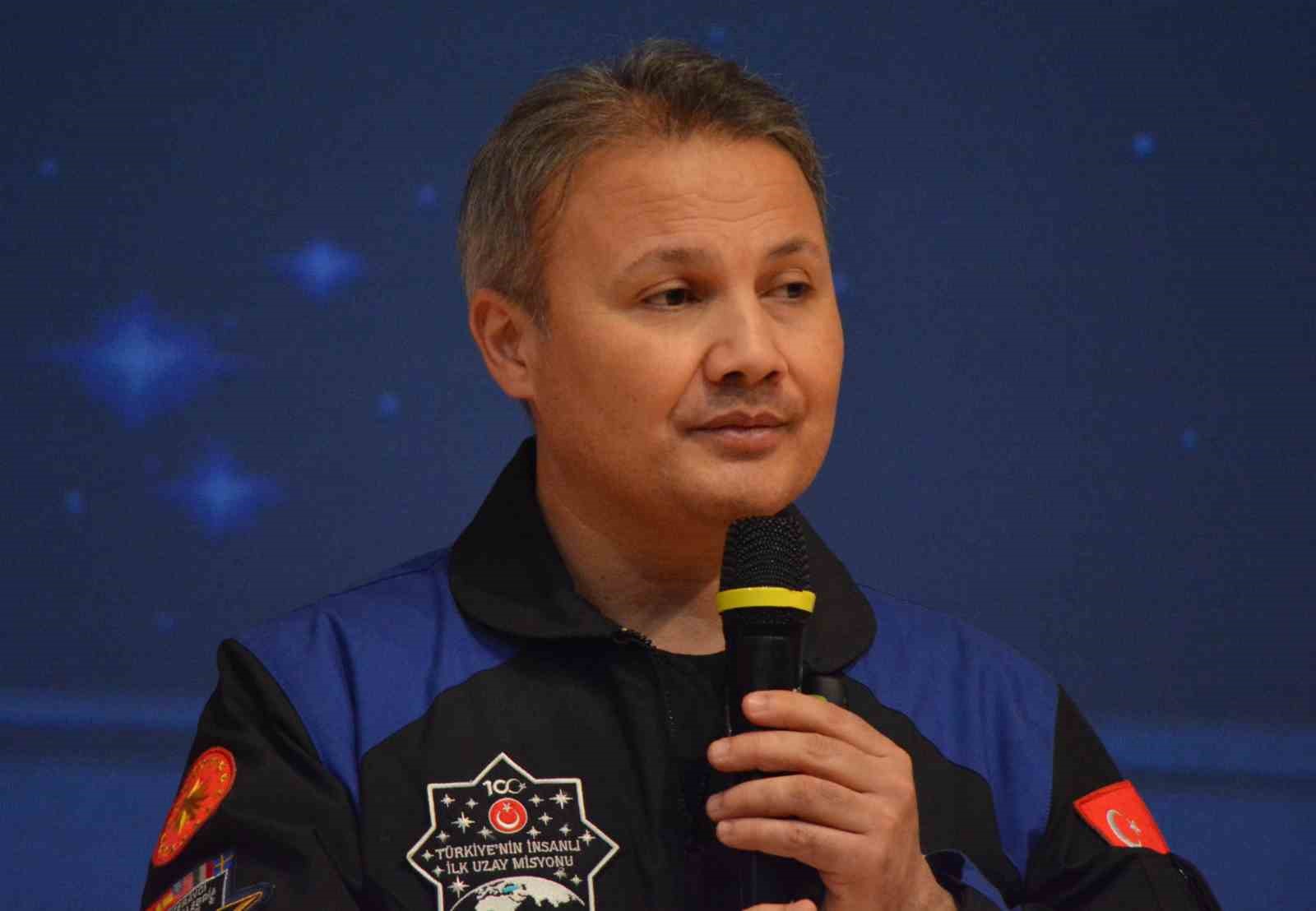 Astronot Alper Gezeravcı, üniversite öğrencileriyle buluştu
