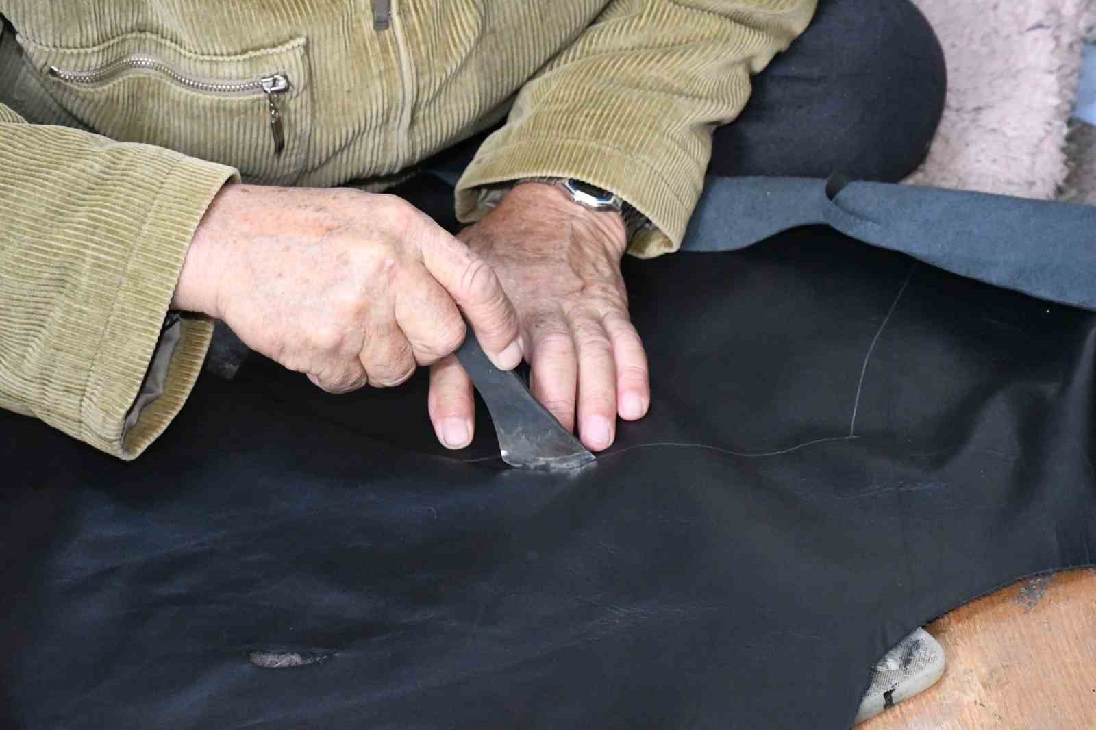 Ata mesleği zamana direniyor: Yozgat’ta Kırgızların deri işlemeciliği yok olma tehlikesiyle karşı karşıya
