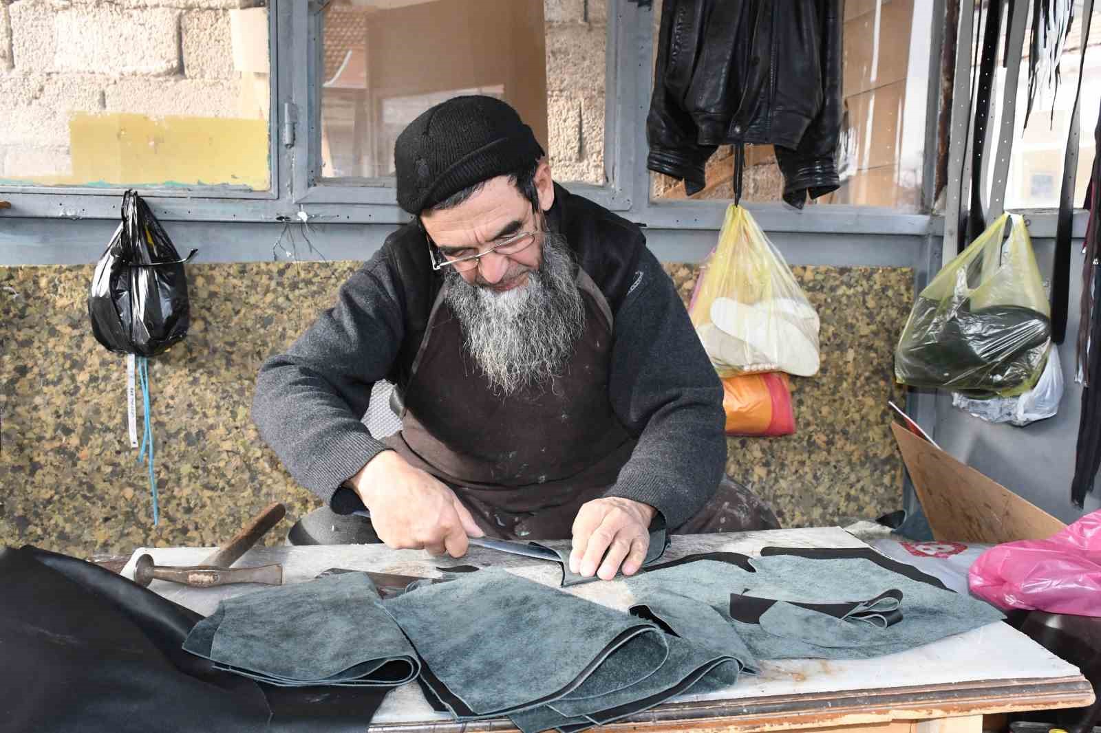 Ata mesleği zamana direniyor: Yozgat’ta Kırgızların deri işlemeciliği yok olma tehlikesiyle karşı karşıya
