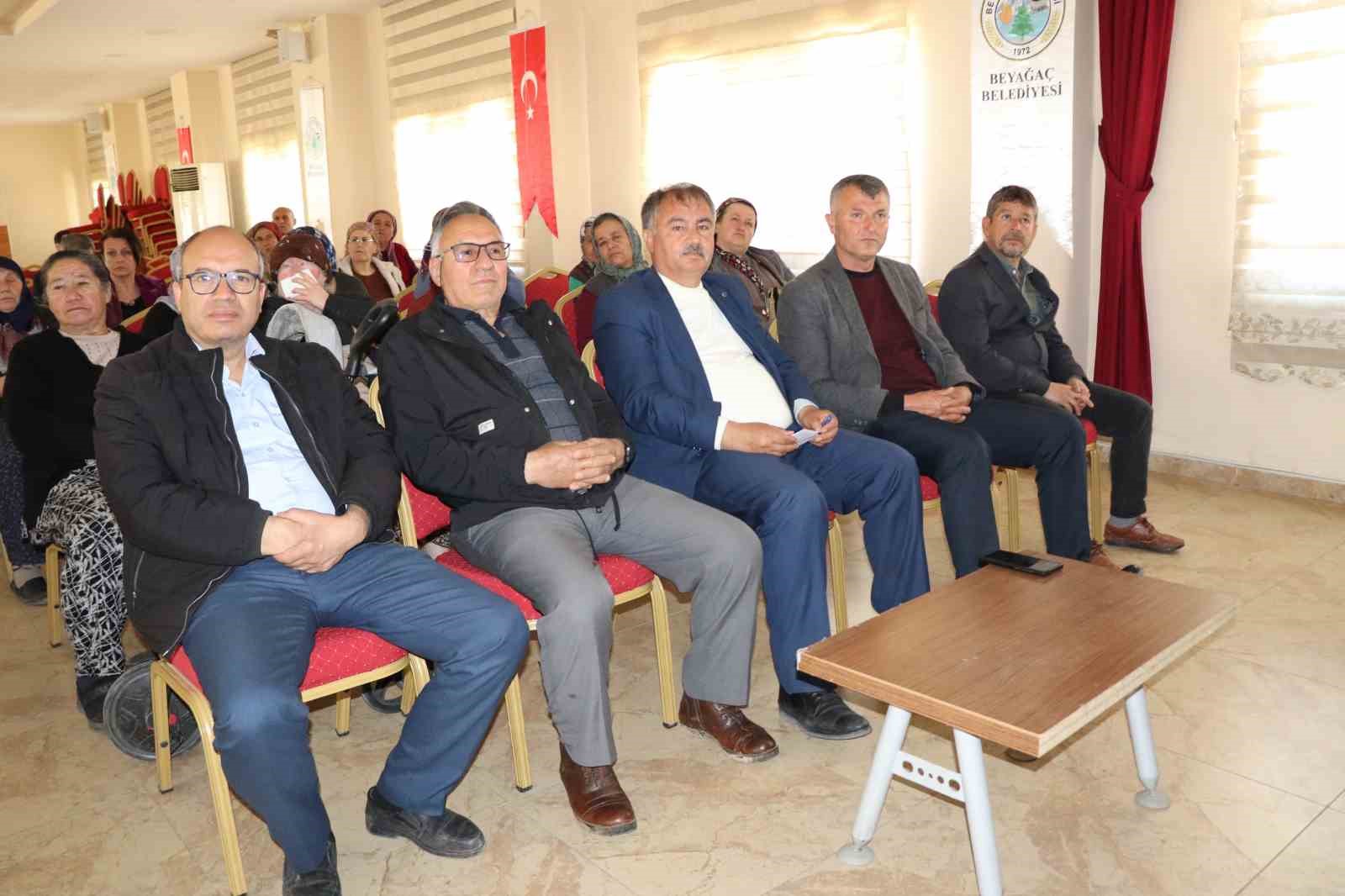 Ata tohumlarının kırsal kalkınmadaki rolü Beyağaç’ta konuşuldu
