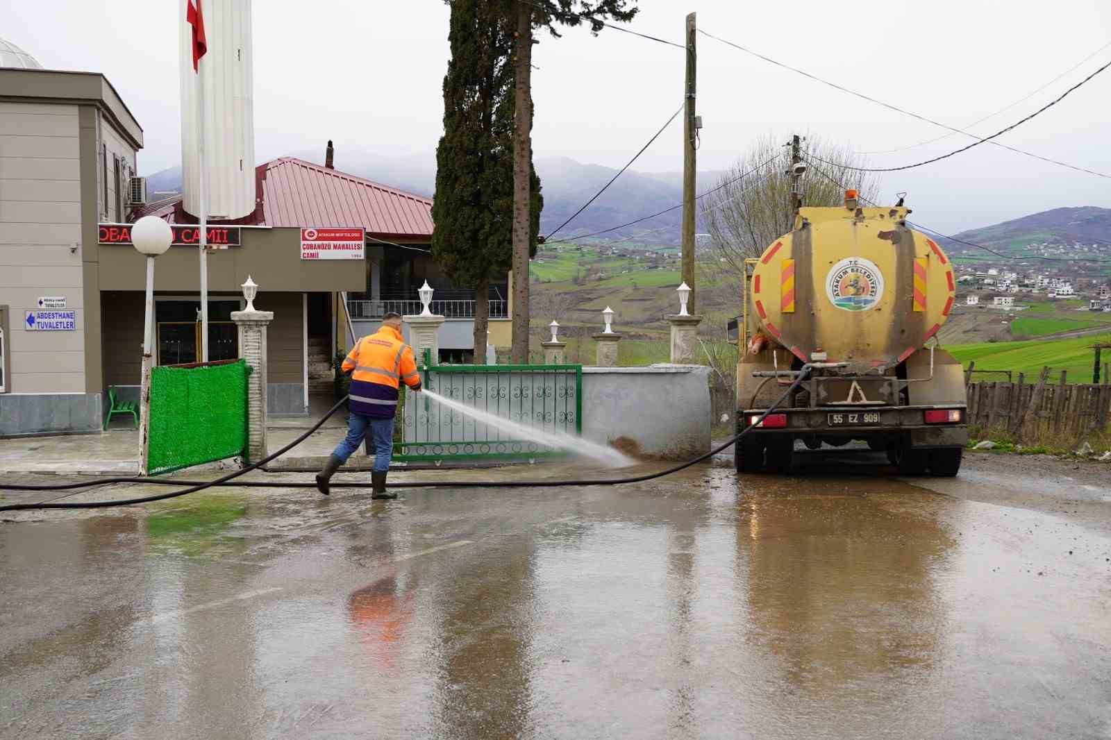 Atakum Belediyesi ekiplerinden camilerde Ramazan temizliği
