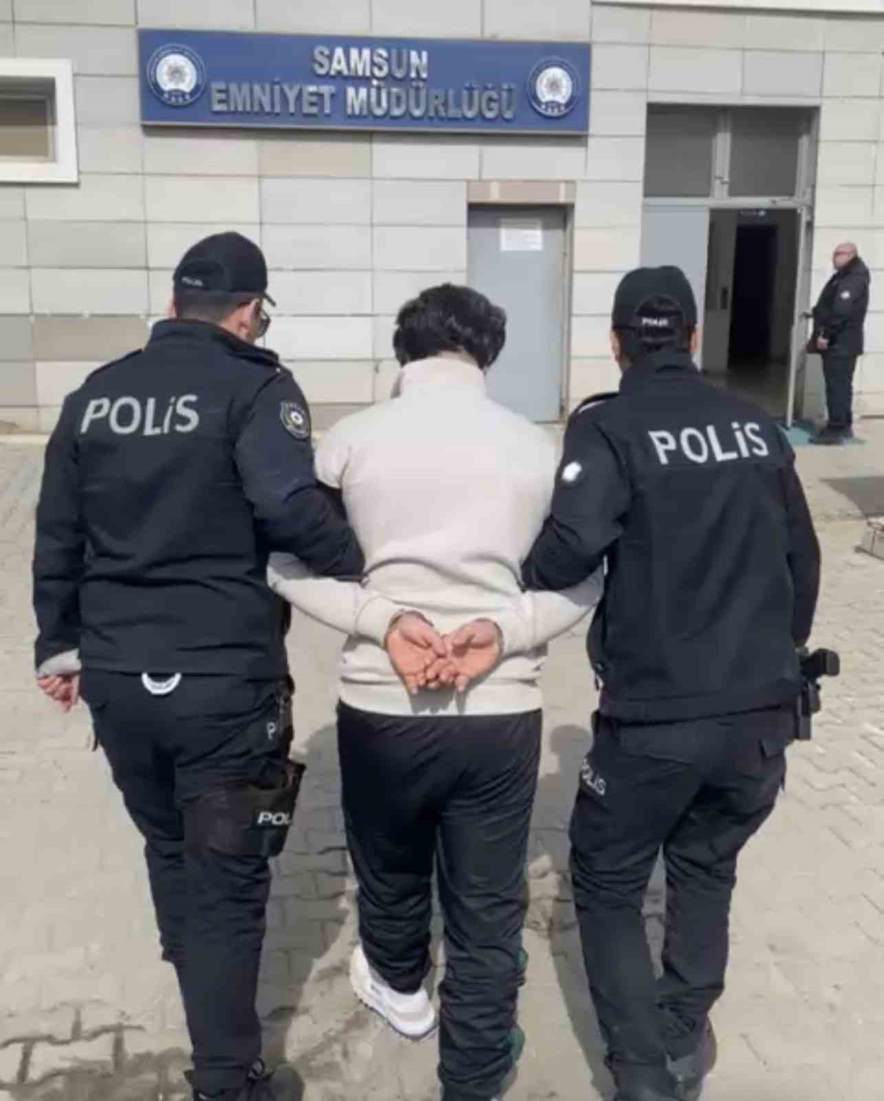 Atakum’da aranması bulunan 2 hükümlü yakalandı
