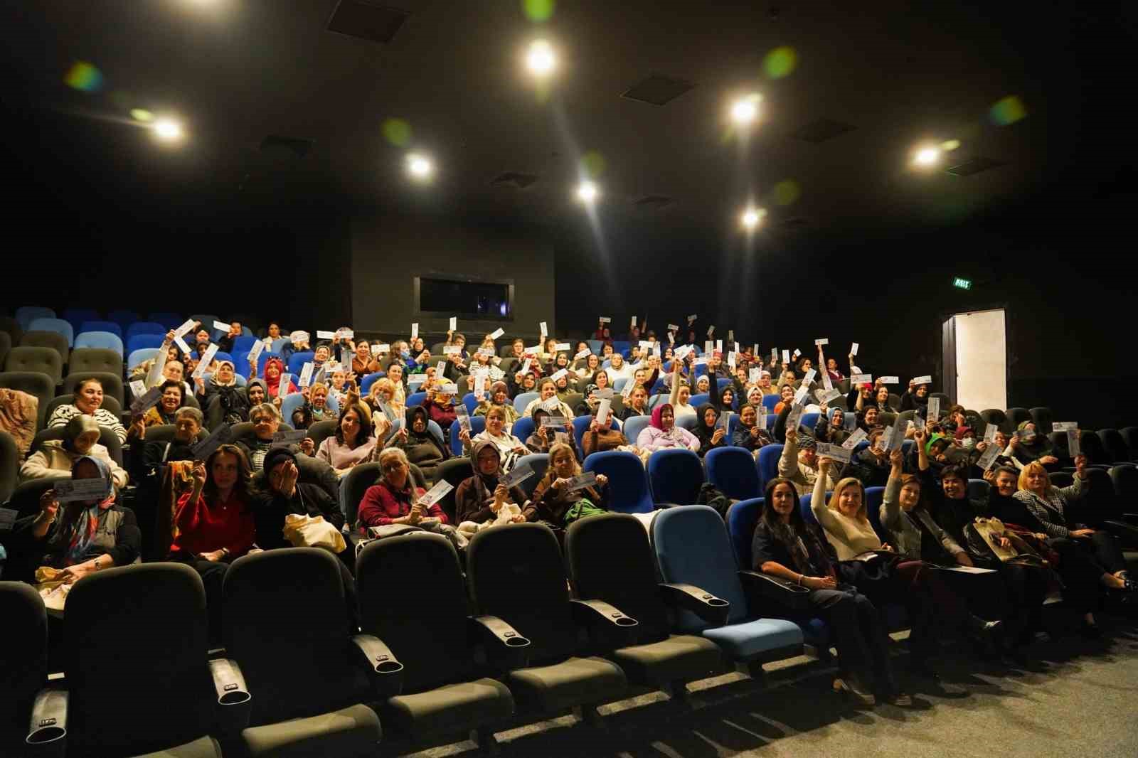 Atakum’da kırsaldan merkeze 150 kadın sinema ile buluştu
