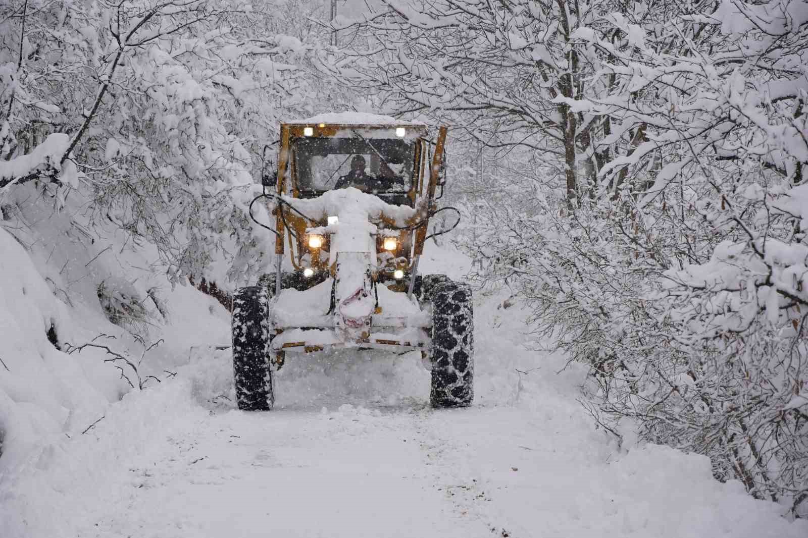 Atakum’da yoğun kar mesaisi
