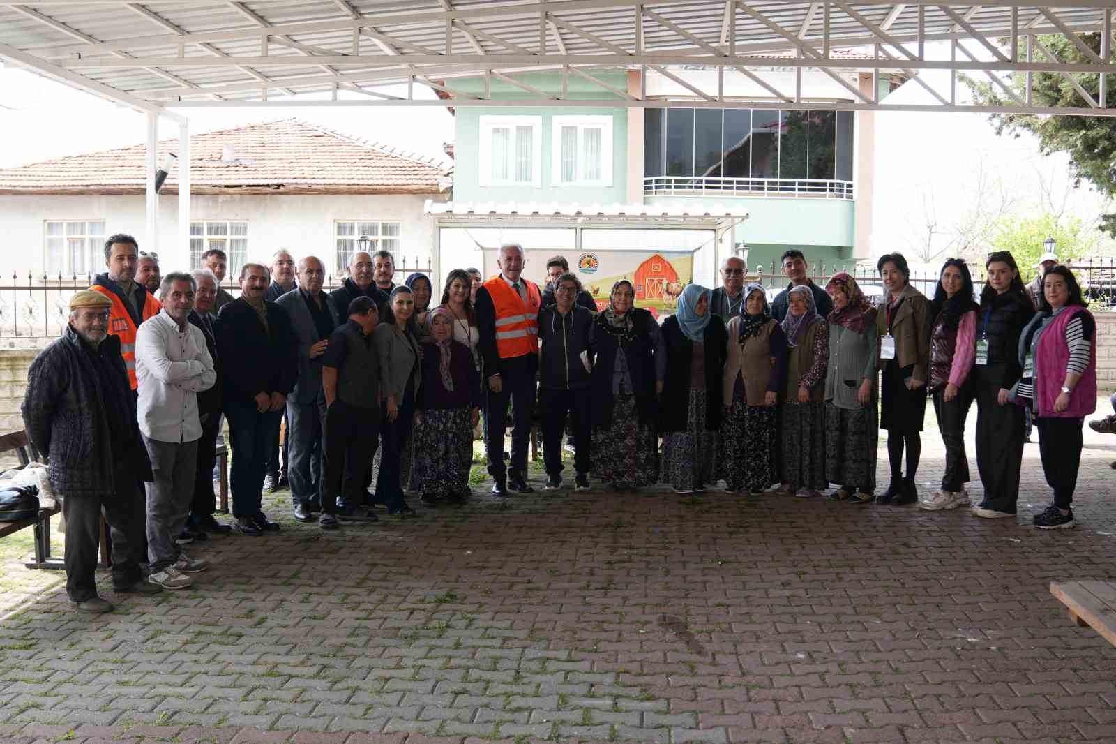 Atakumlu çiftçiye 100 bin sebze fidesi
