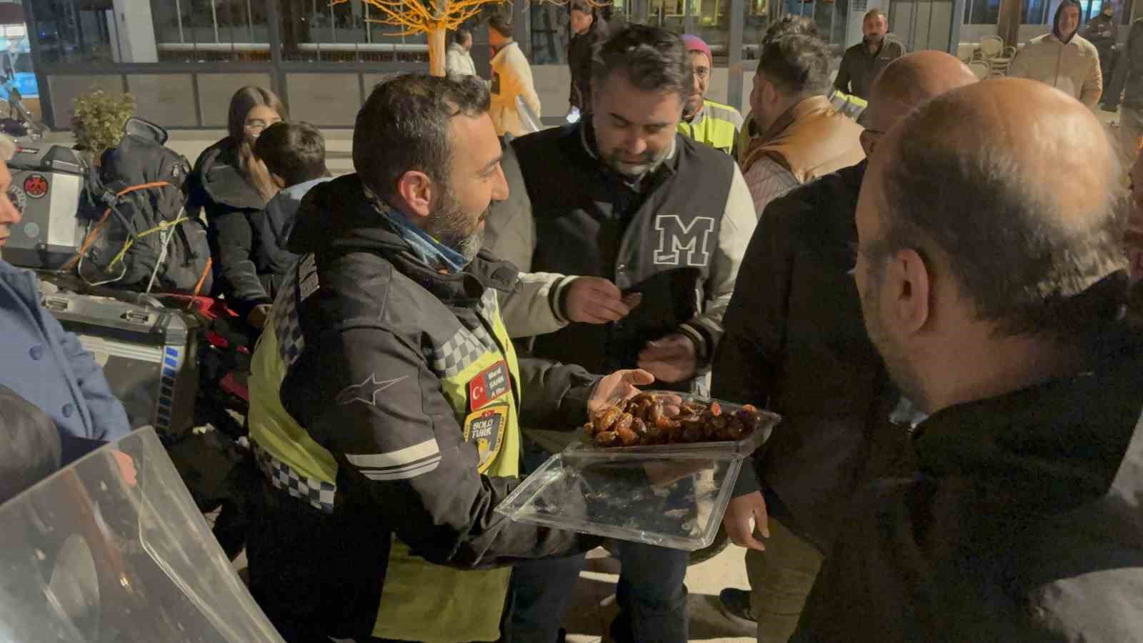 Atalarının develerle gittiği umre yolculuğunu onlar motosikletleri ile yaptı
