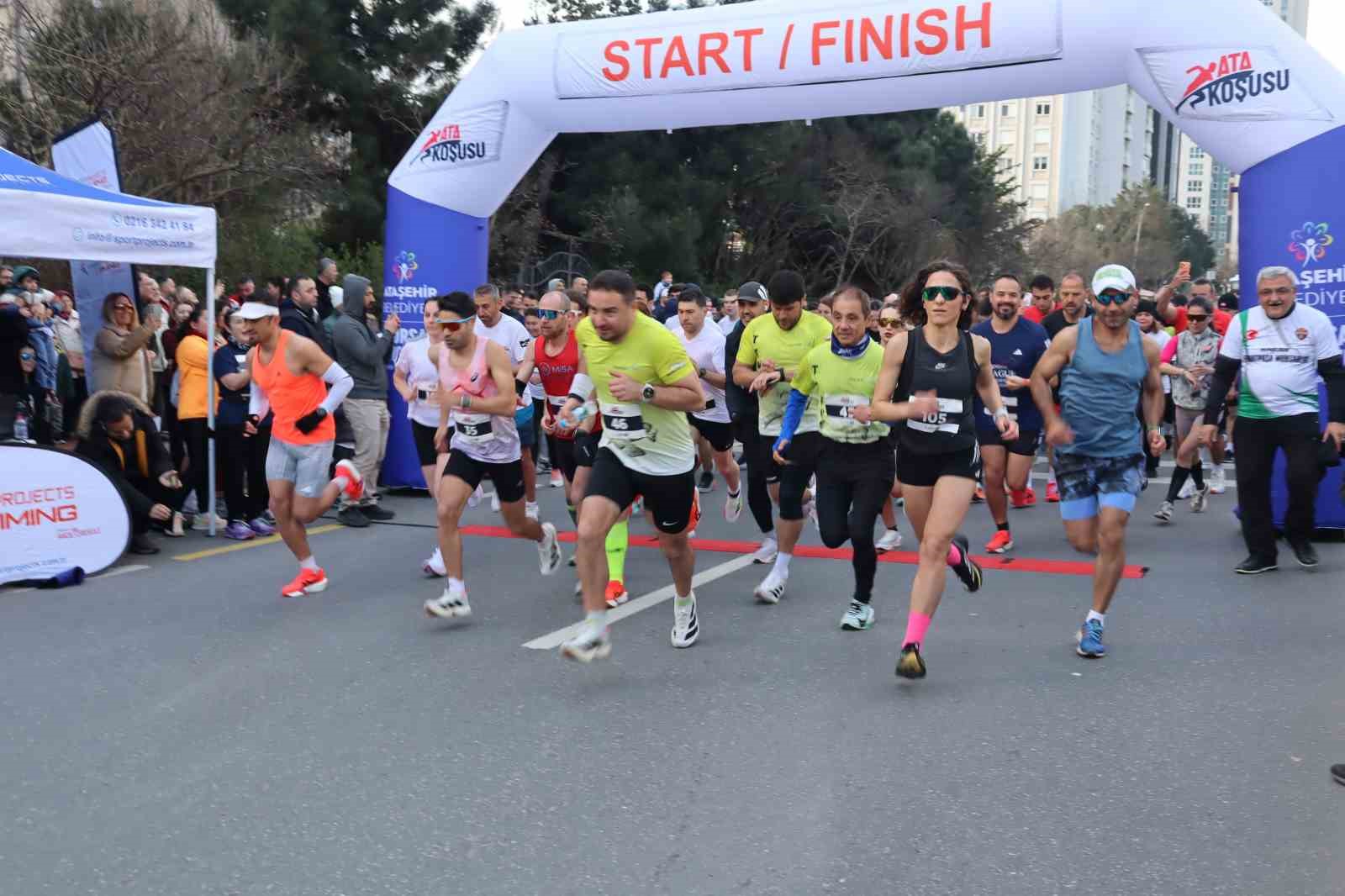 Ataşehir’de bir ilk: 1200 sporcu Ata Koşusu’nda ter döktü
Ataşehir’de bir ilk: 1200 sporcu Ata Koşusu’nda ter döktü