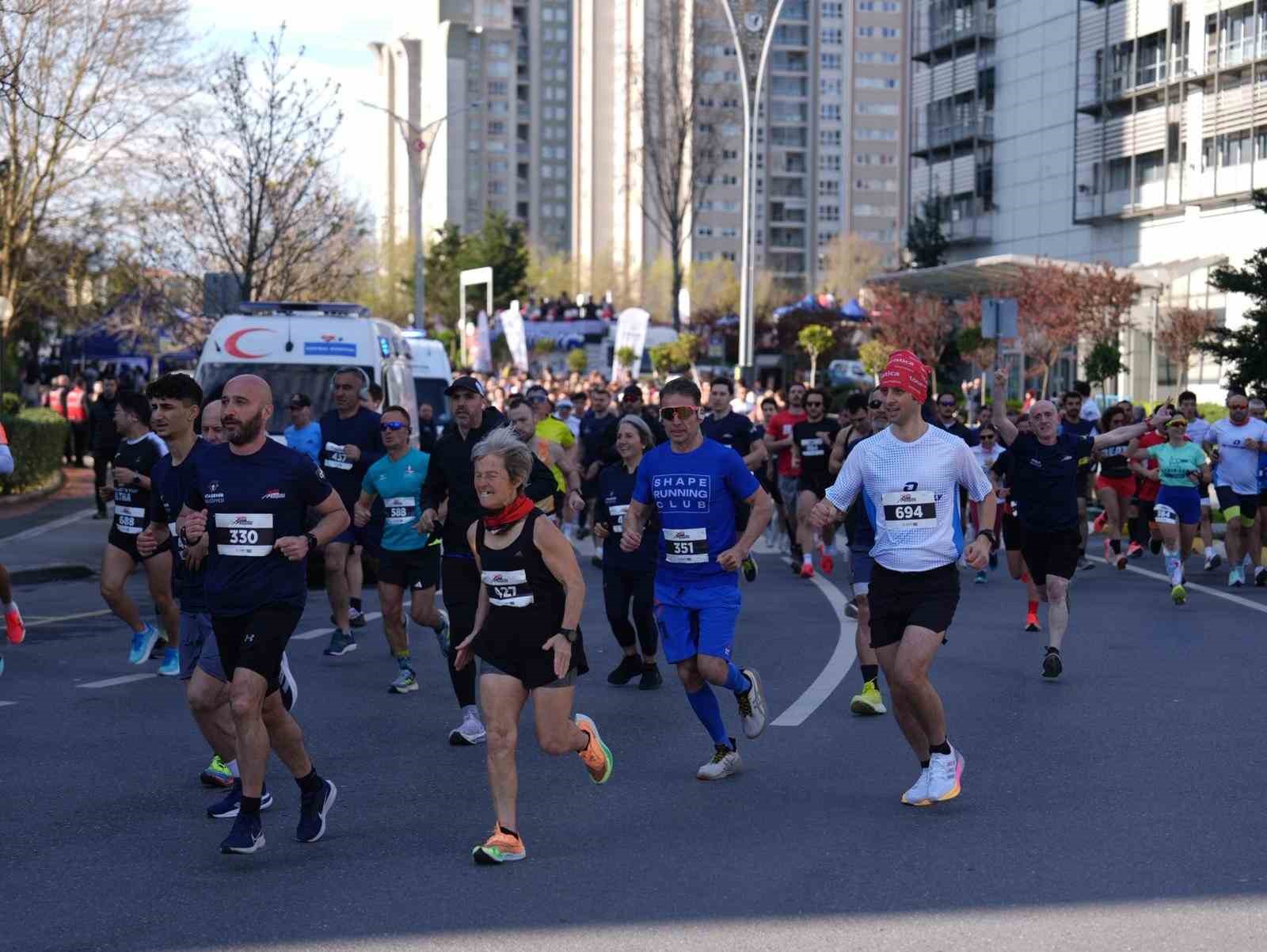 Ataşehir’de bir ilk: 1200 sporcu Ata Koşusu’nda ter döktü
Ataşehir’de bir ilk: 1200 sporcu Ata Koşusu’nda ter döktü