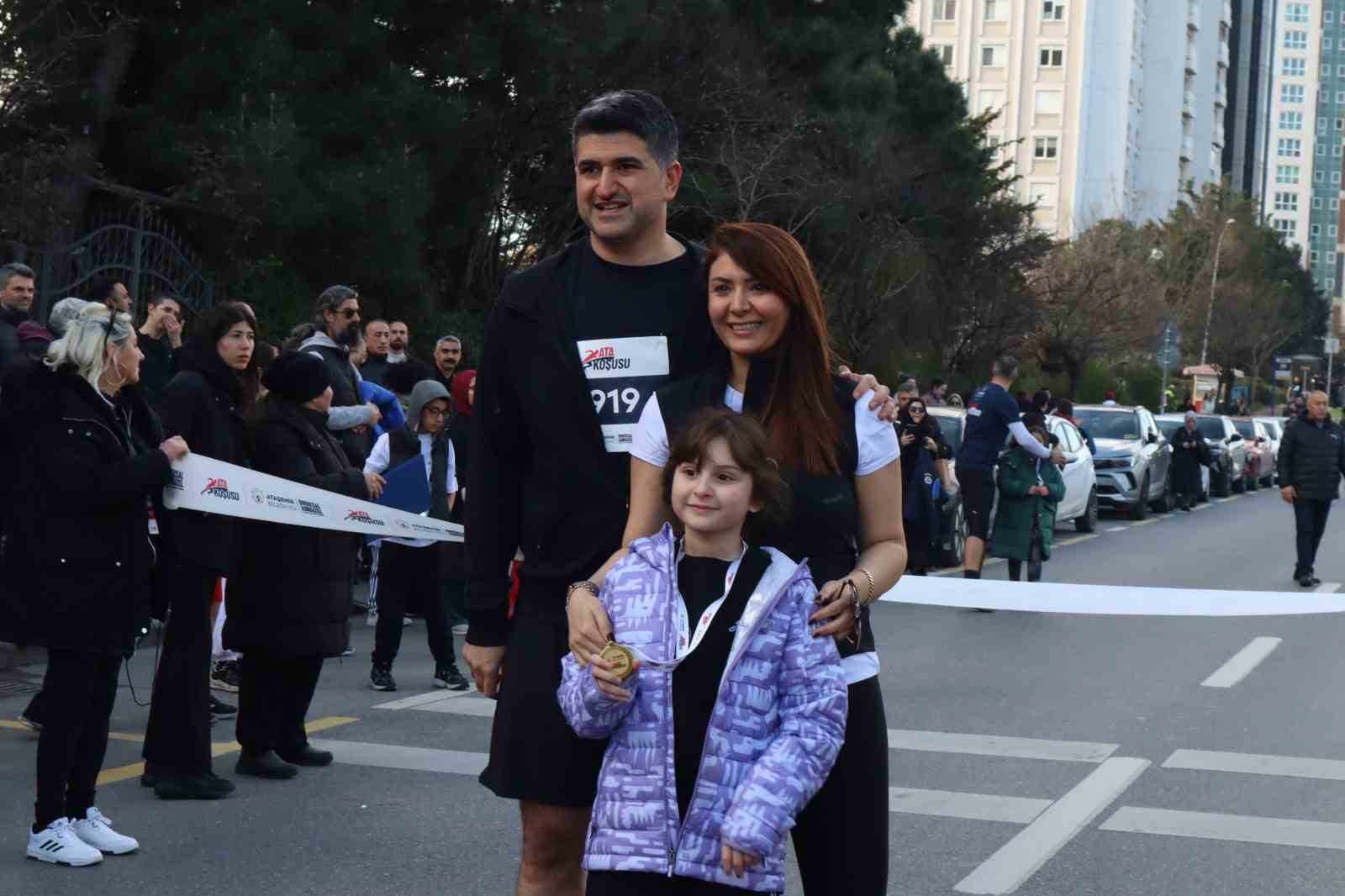 Ataşehir’de bir ilk: 1200 sporcu Ata Koşusu’nda ter döktü
Ataşehir’de bir ilk: 1200 sporcu Ata Koşusu’nda ter döktü