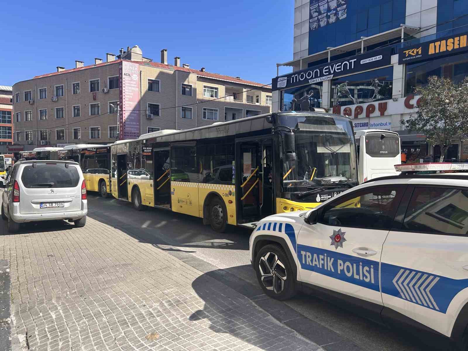 Ataşehir’de İETT otobüsleri çarpıştı: 1 yaralı
