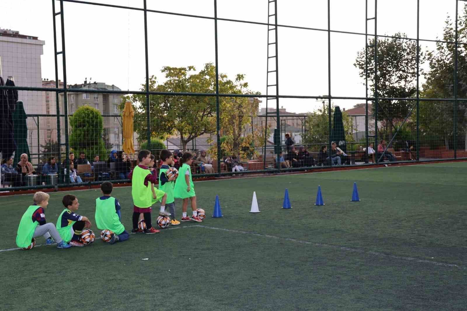 Ataşehir’de kış sporla geçecek: 2026 Kış Spor Eğitimleri başlıyor
