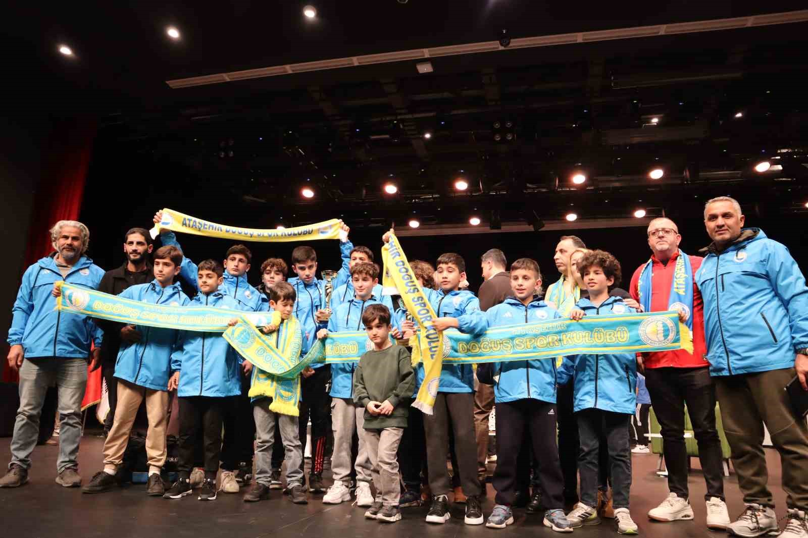 Ataşehir’de sanat ve spor alanında ünlü isimleri buluşturan panel
Ataşehir’de sanat ve spor alanında ünlü isimleri buluşturan panel