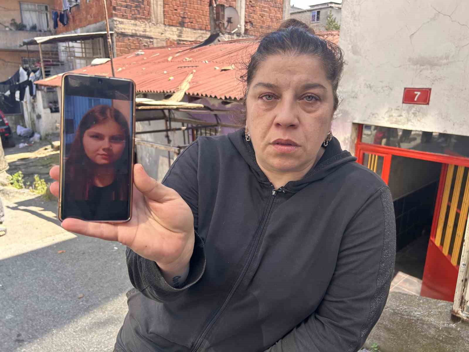 Ataşehir’de selektif mutizm hastası çocuktan haber alınamıyor
Ataşehir’de selektif mutizm hastası çocuktan haber alınamıyor