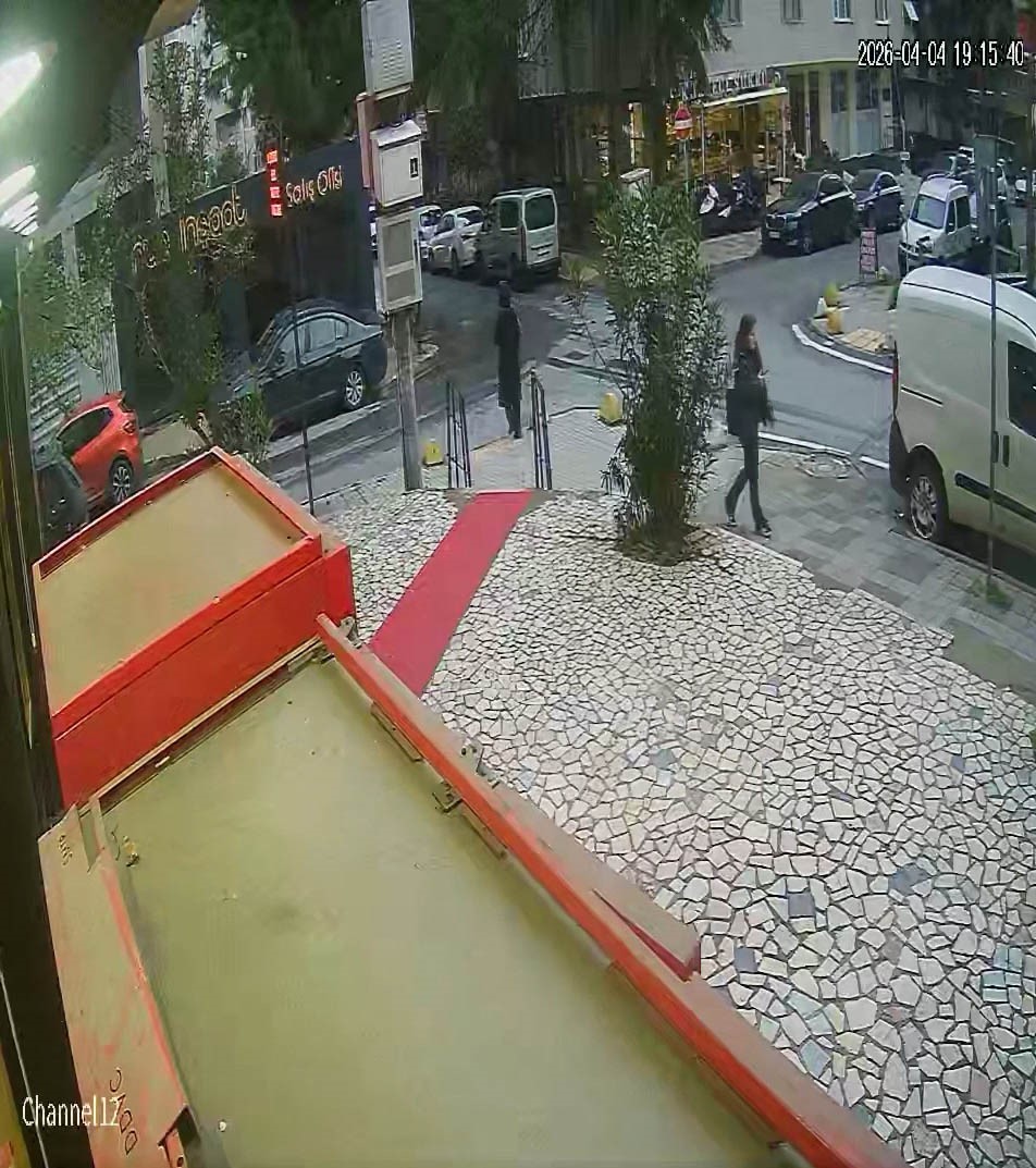 Ataşehir’de selektif mutizm hastası çocuktan haber alınamıyor
Ataşehir’de selektif mutizm hastası çocuktan haber alınamıyor