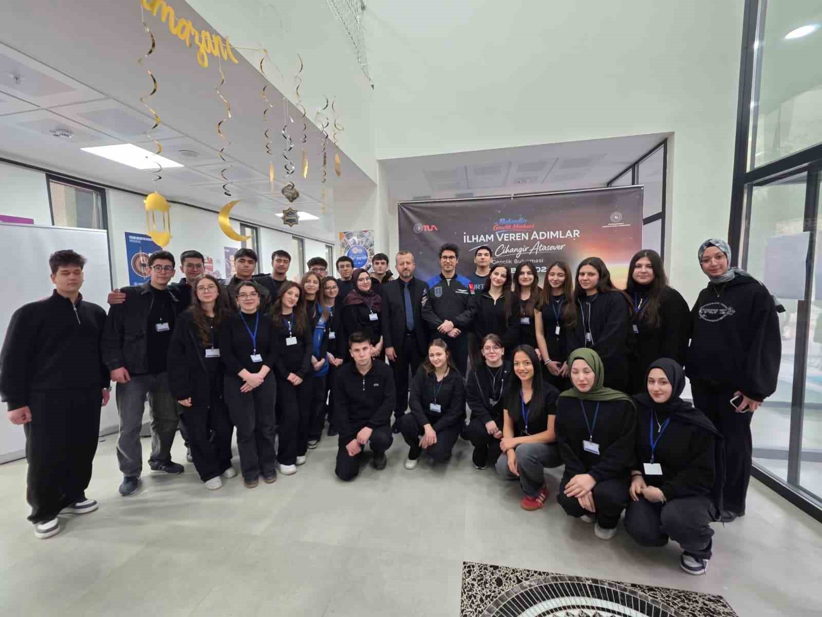 Atasever, Bolvadinli gençler ile bir araya geldi
