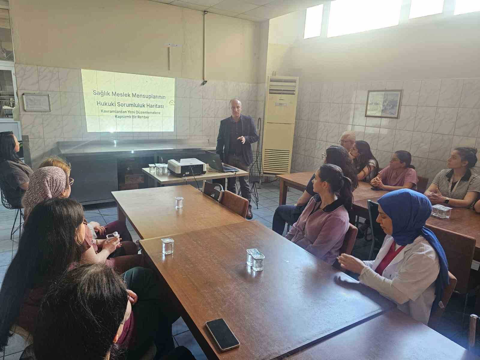 Atatürk Devlet Hastanesi’nde sağlık çalışanlarına hukuki eğitim
