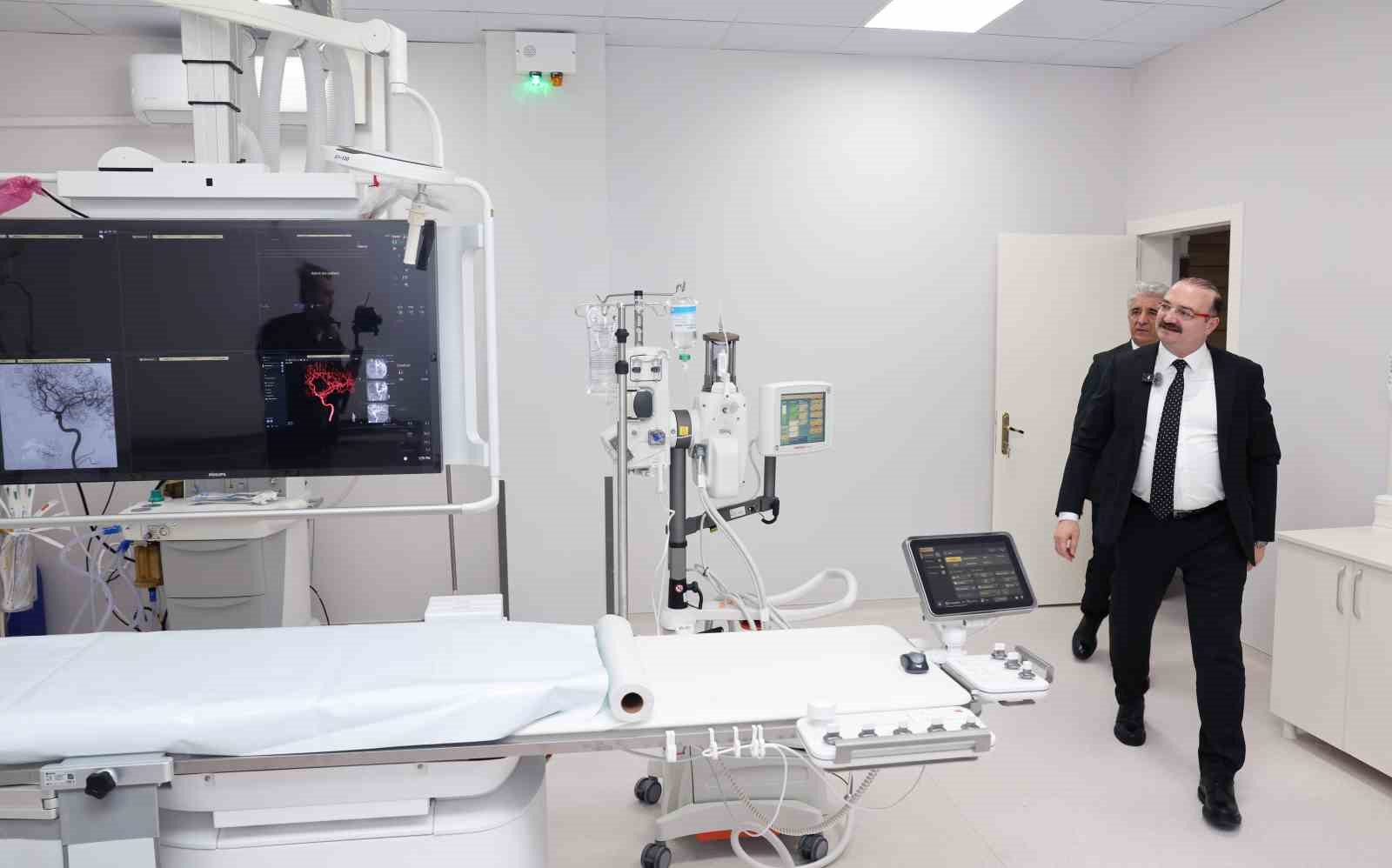 Atatürk Üniversitesi Araştırma Hastanesinde yeni nesil anjiyografi cihazı hizmete alındı
