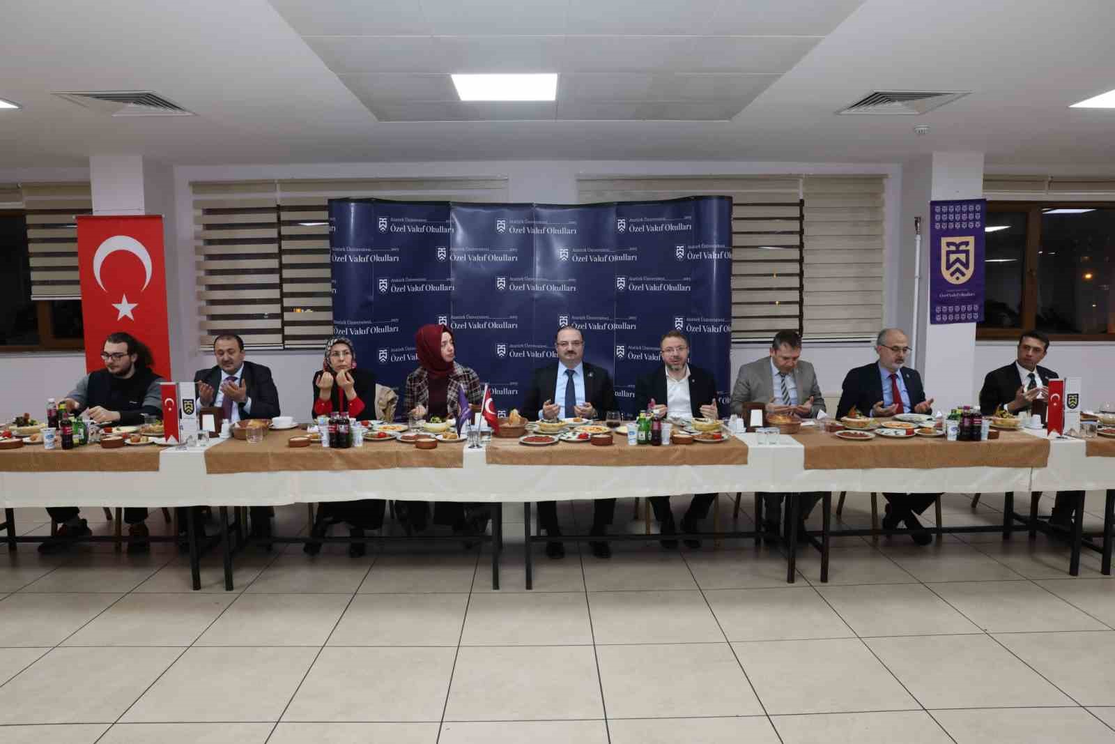 Atatürk Üniversitesi özel vakıf okulları ailesi iftar sofrasında buluştu
