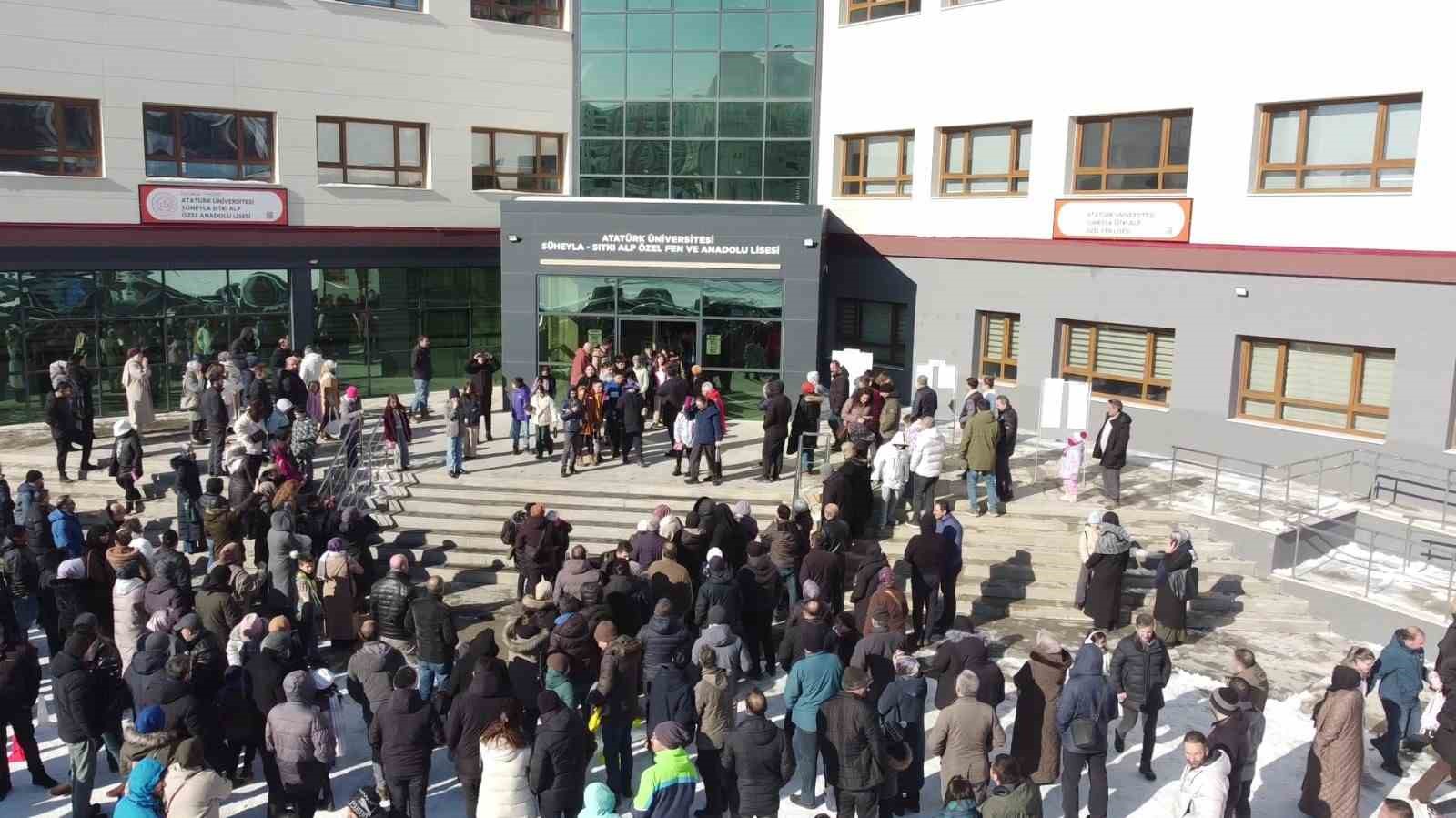 Atatürk Üniversitesi Özel Vakıf Okulları bursluluk sınavı, yoğun katılımla gerçekleşti
Atatürk Üniversitesi Özel Vakıf Okulları bursluluk sınavı, yoğun katılımla gerçekleşti