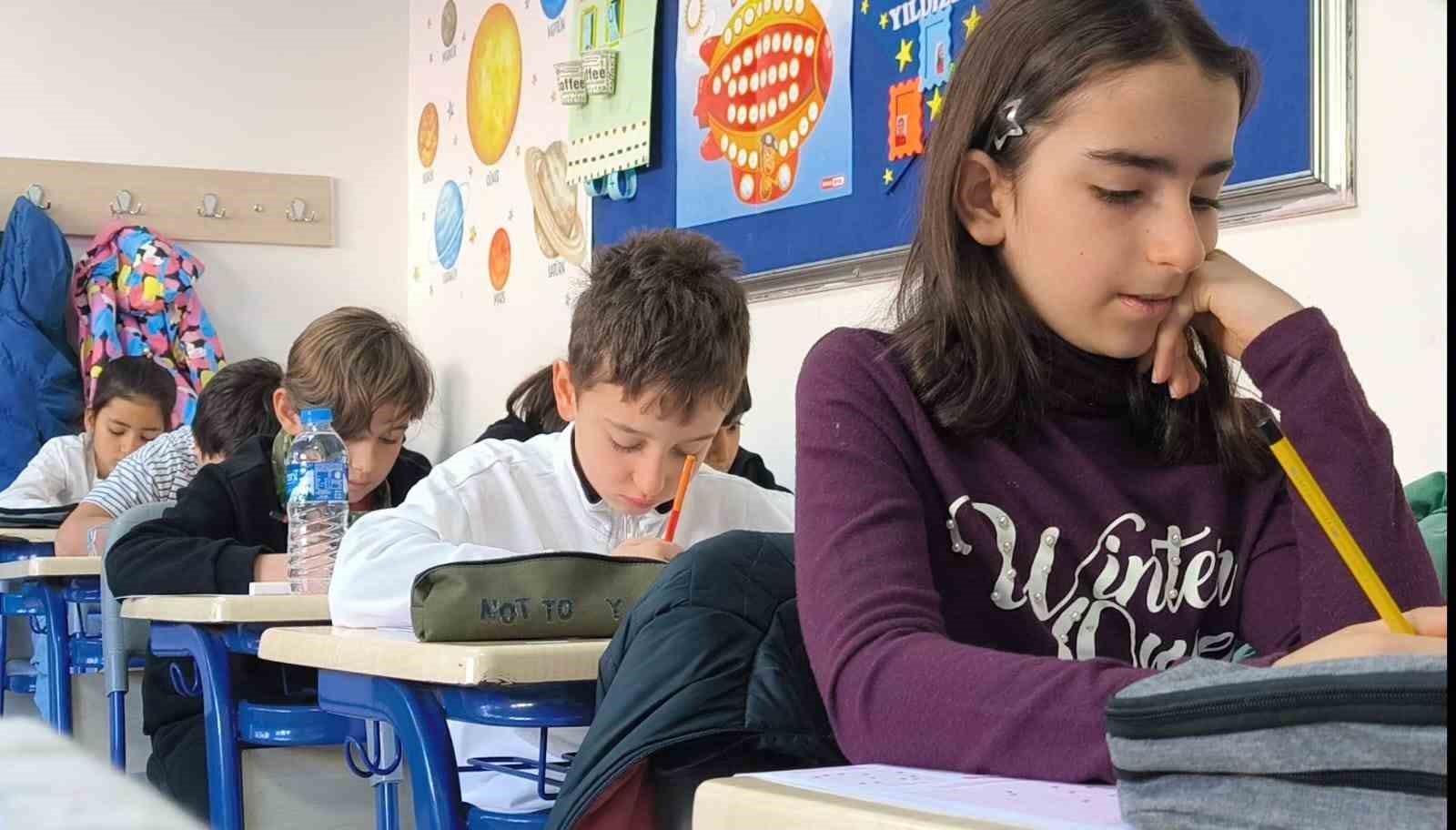 Atatürk Üniversitesi Özel Vakıf Okulları bursluluk sınavı, yoğun katılımla gerçekleşti
Atatürk Üniversitesi Özel Vakıf Okulları bursluluk sınavı, yoğun katılımla gerçekleşti