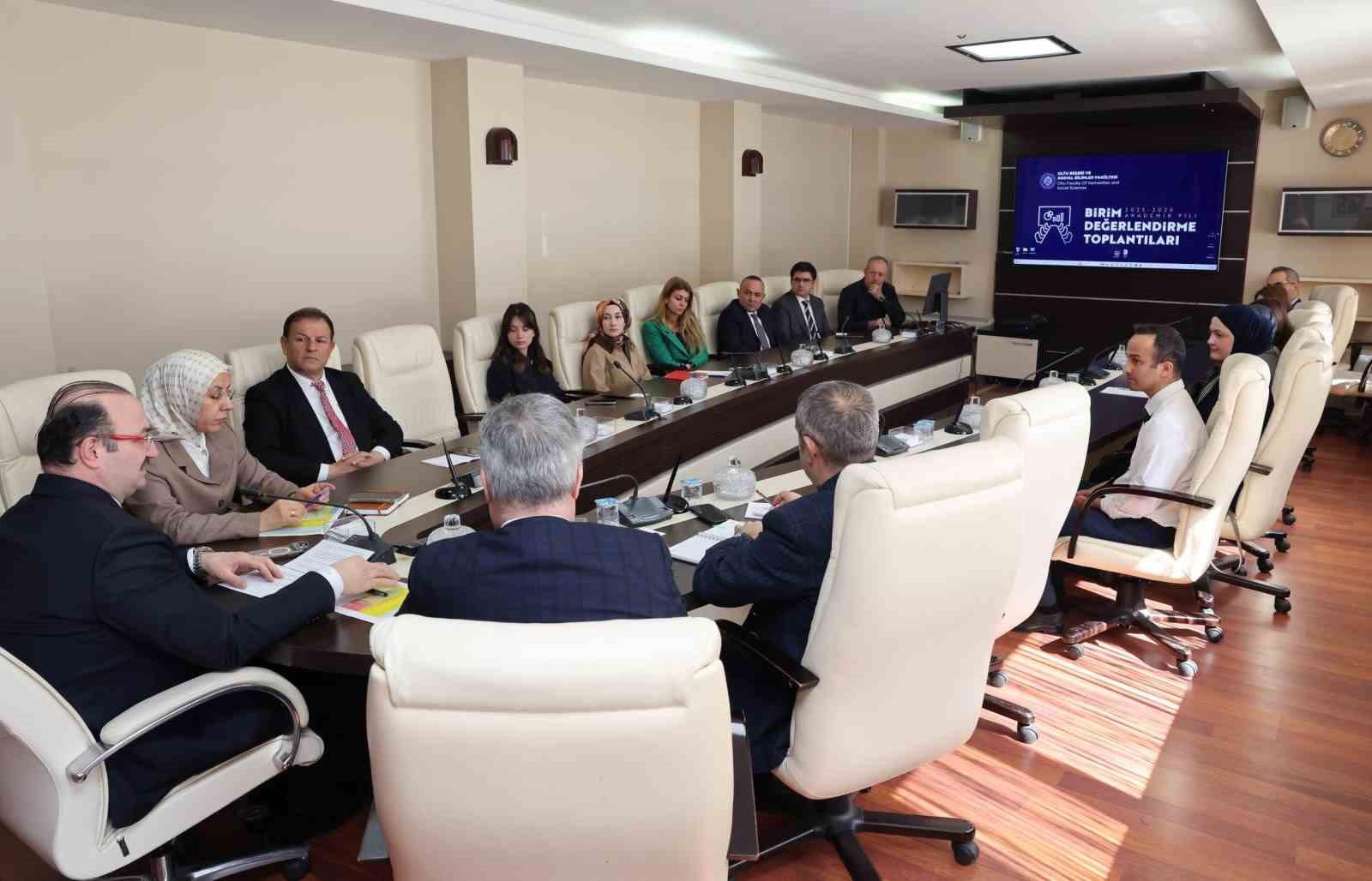 Atatürk Üniversitesinde birim değerlendirme toplantılarının ilk etabı tamamlandı
