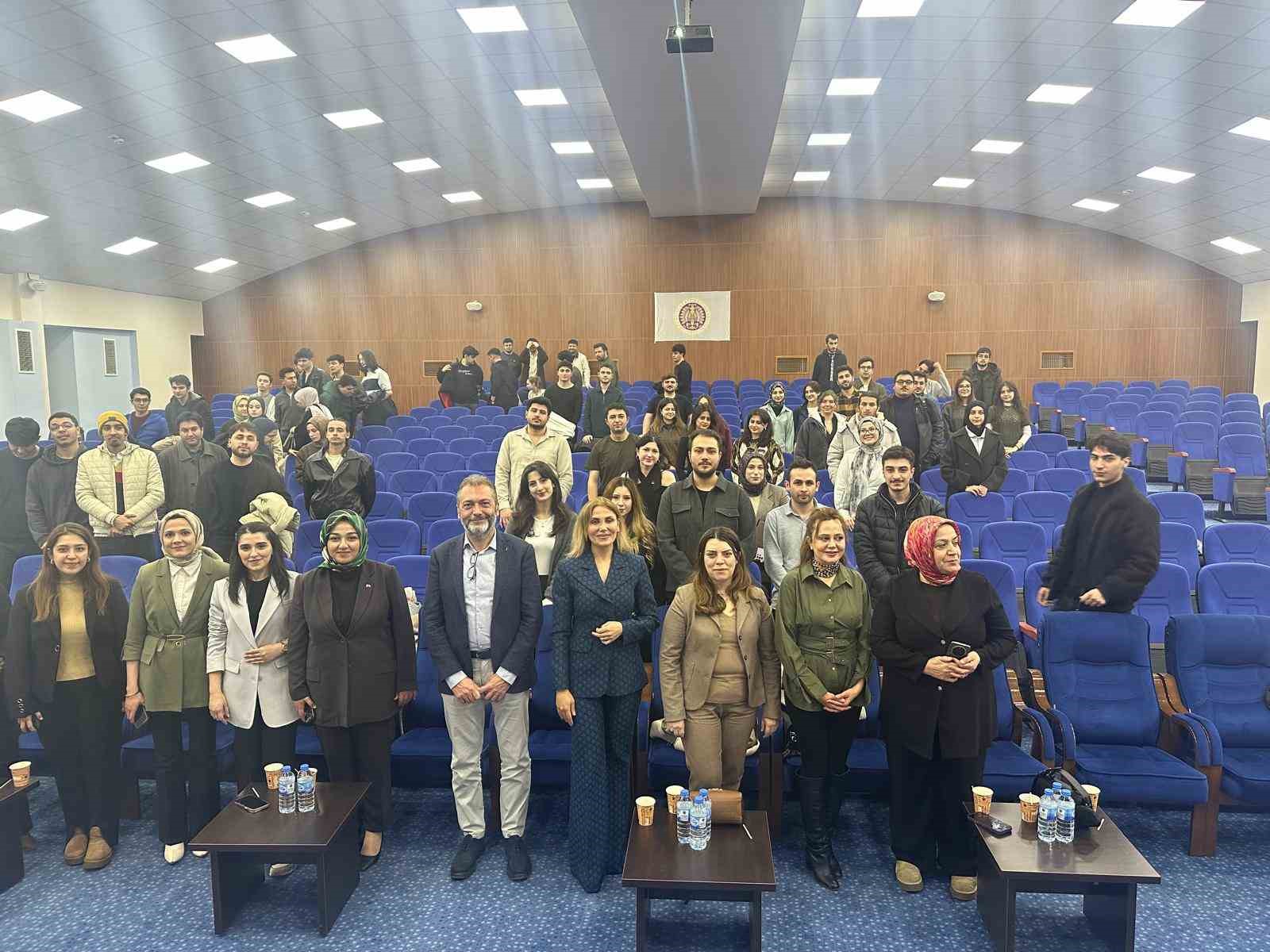 Atatürk Üniversitesi’nde genç mühendislere hukuki bilgilendirme
