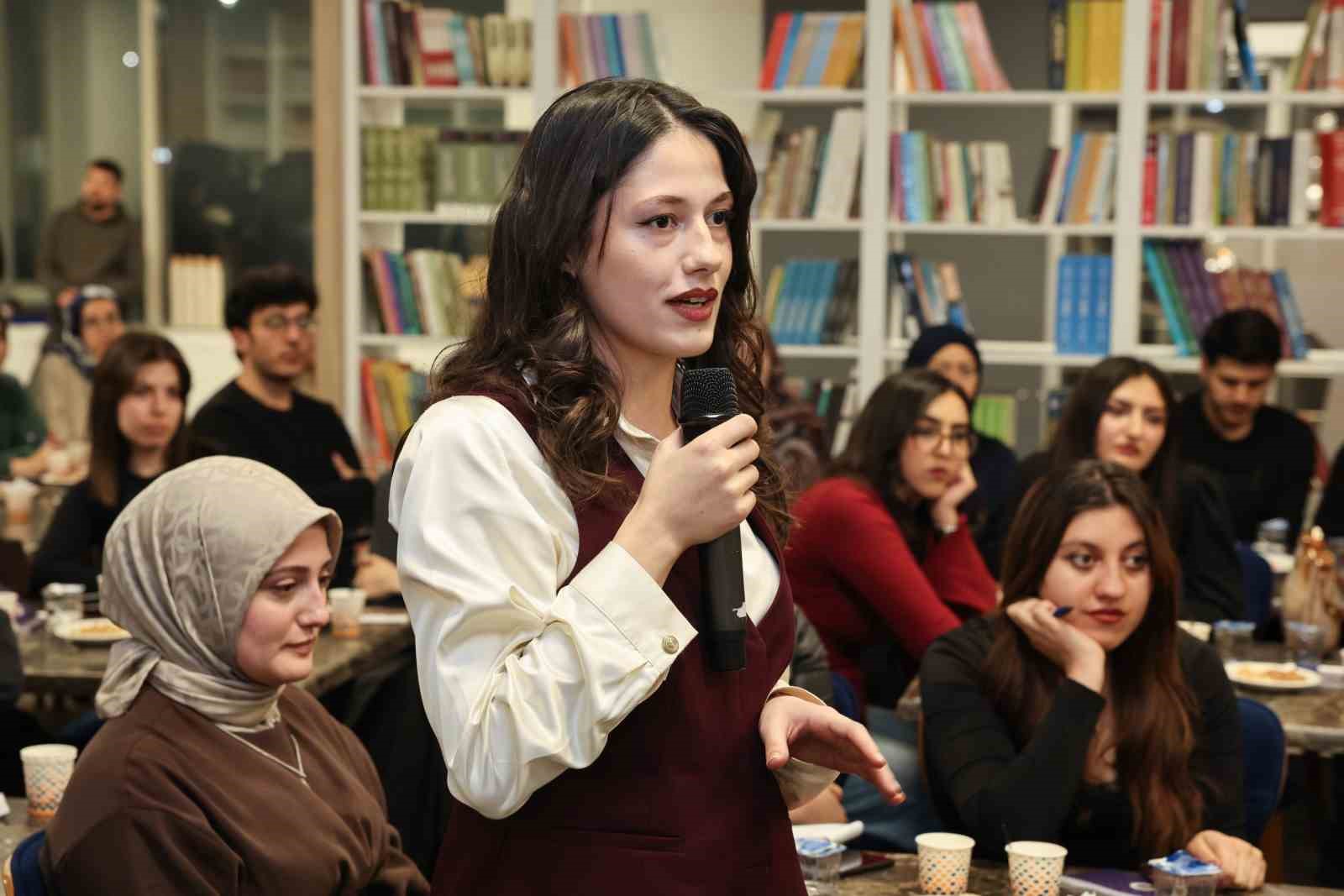 Atatürk Üniversitesinde millî teknoloji ve girişimcilik buluşması
Atatürk Üniversitesinde millî teknoloji ve girişimcilik buluşması