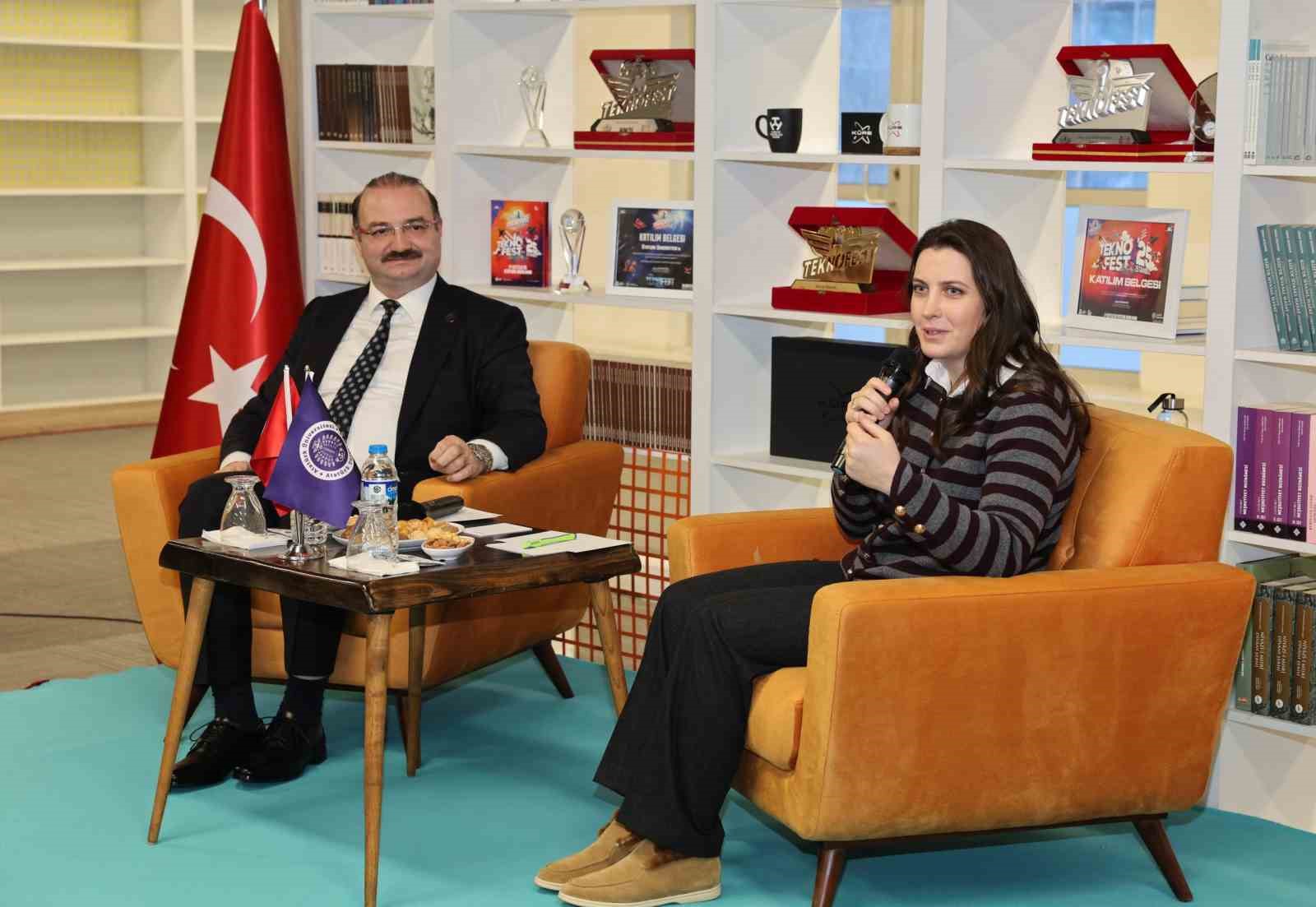 Atatürk Üniversitesinde millî teknoloji ve girişimcilik buluşması
Atatürk Üniversitesinde millî teknoloji ve girişimcilik buluşması
