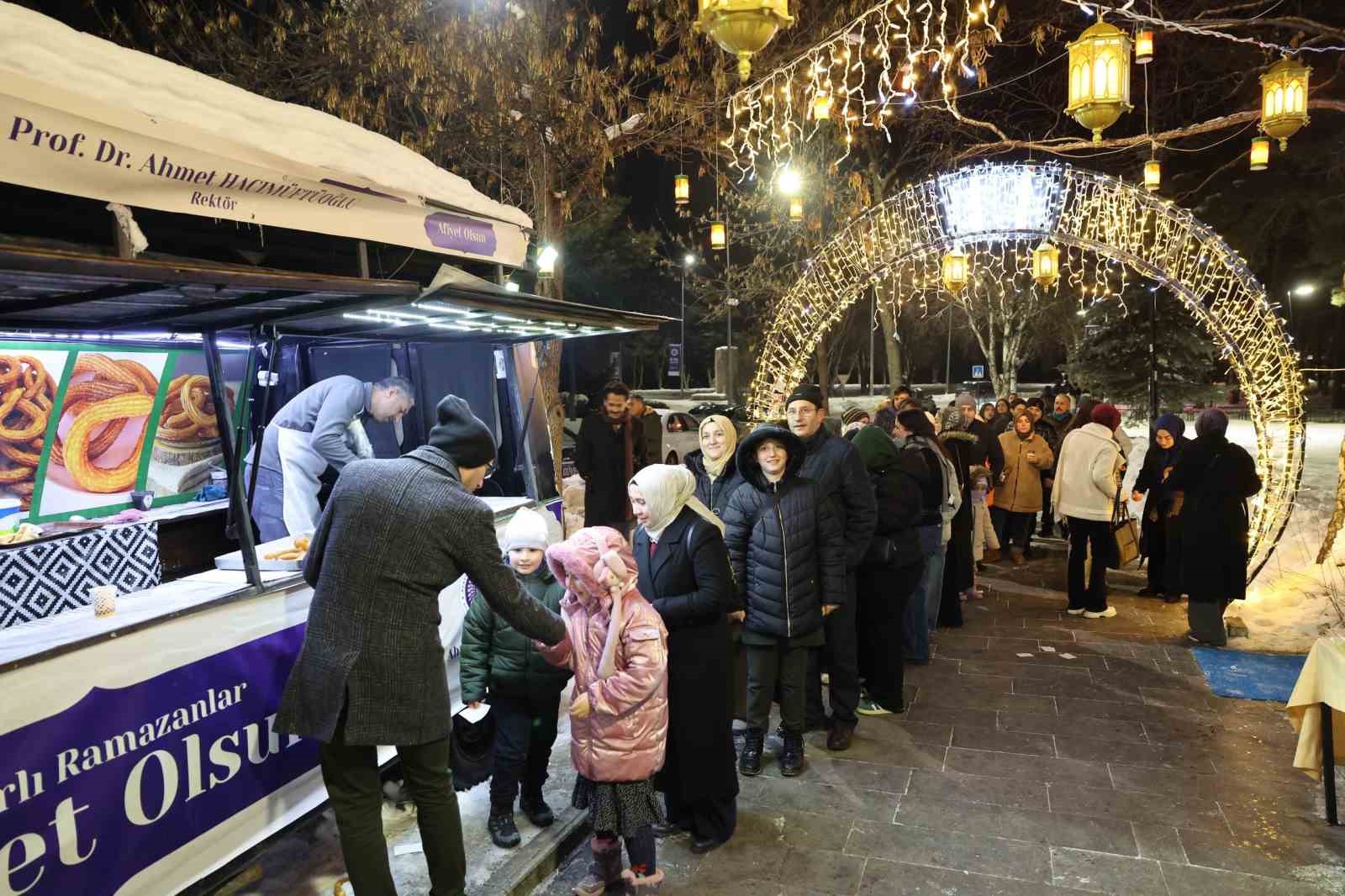 Atatürk Üniversitesinde Ramazan’ın manevi iklimi "Ramazan Yolu"nda yaşandı
