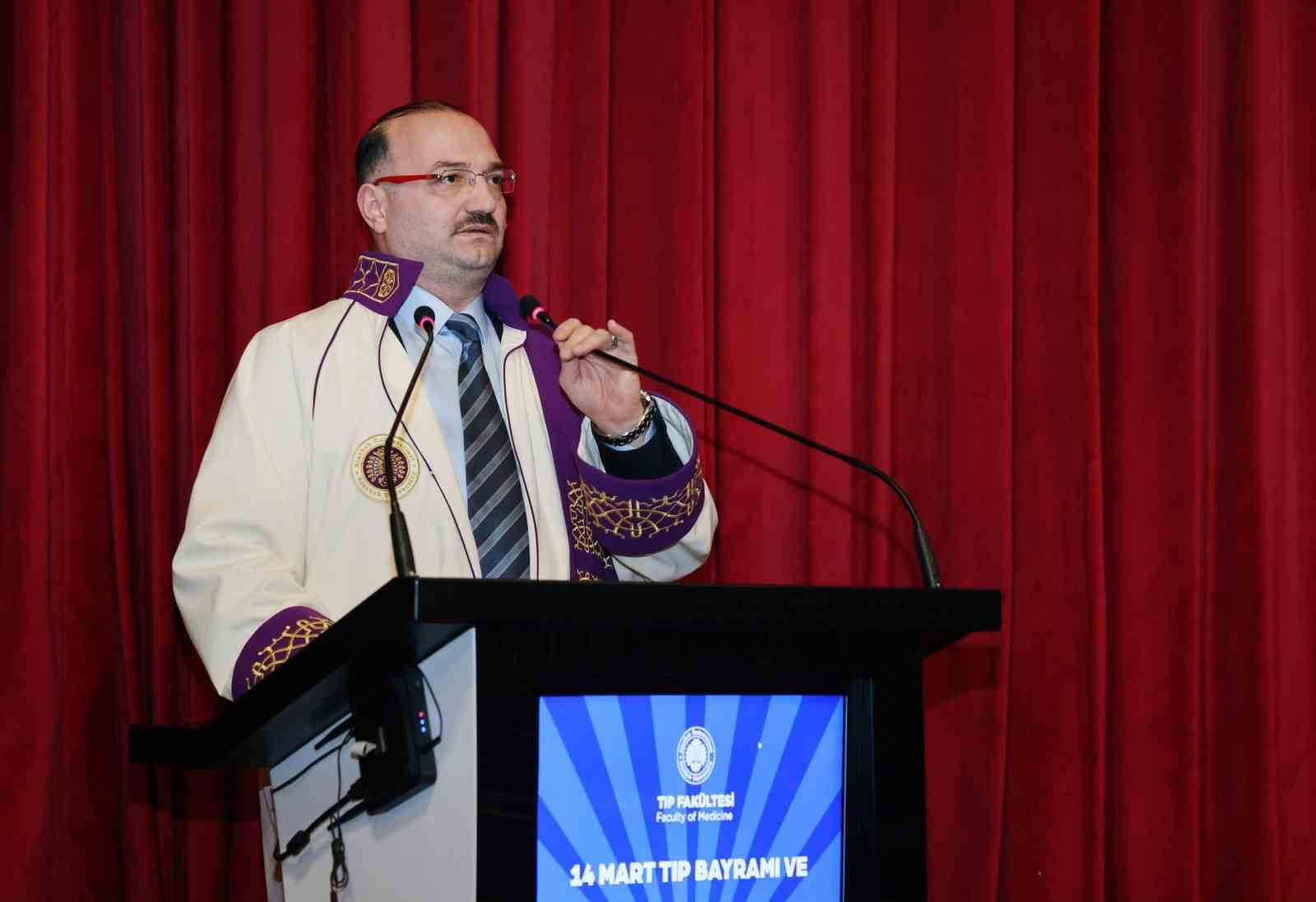 Atatürk Üniversitesinde  Tıp Bayramı ve akademik giysi töreni coşkusu
