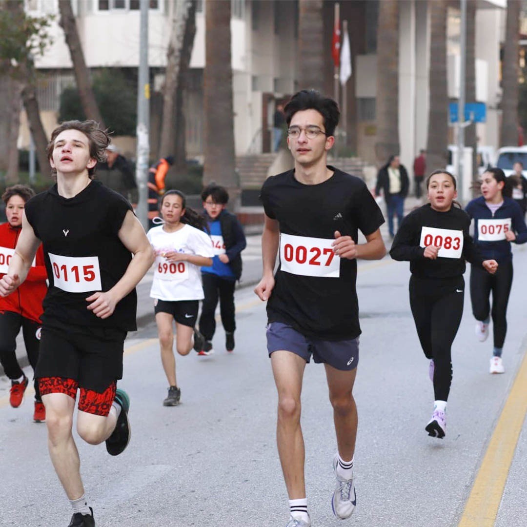 Atatürk Yol Koşusunda dereceye giren sporcular ödüllendirildi
