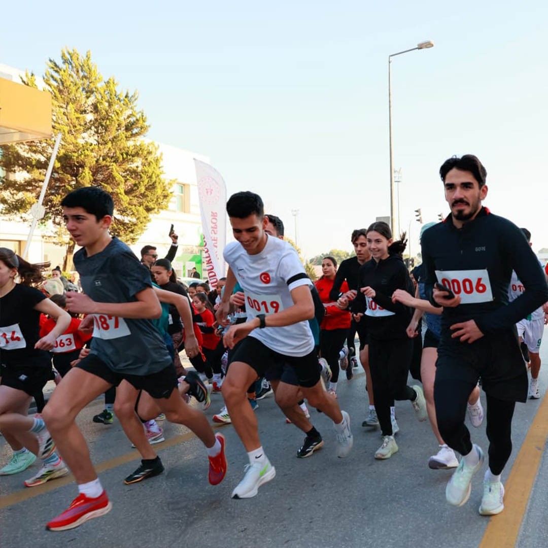 Atatürk Yol Koşusunda dereceye giren sporcular ödüllendirildi
