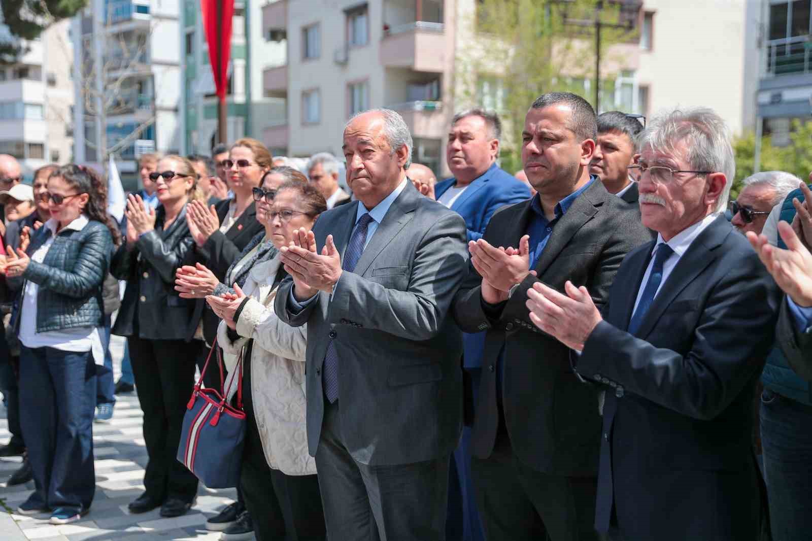 Atatürk’ün Aliağa’ya gelişinin 92. yıl dönümü törenlerle kutlandı
Atatürk’ün Aliağa’ya gelişinin 92. yıl dönümü törenlerle kutlandı